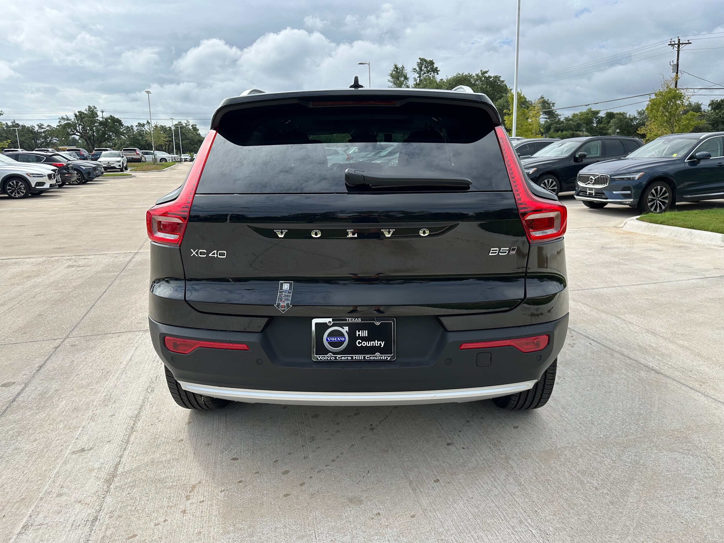 2025 Volvo XC40 Core photo 4