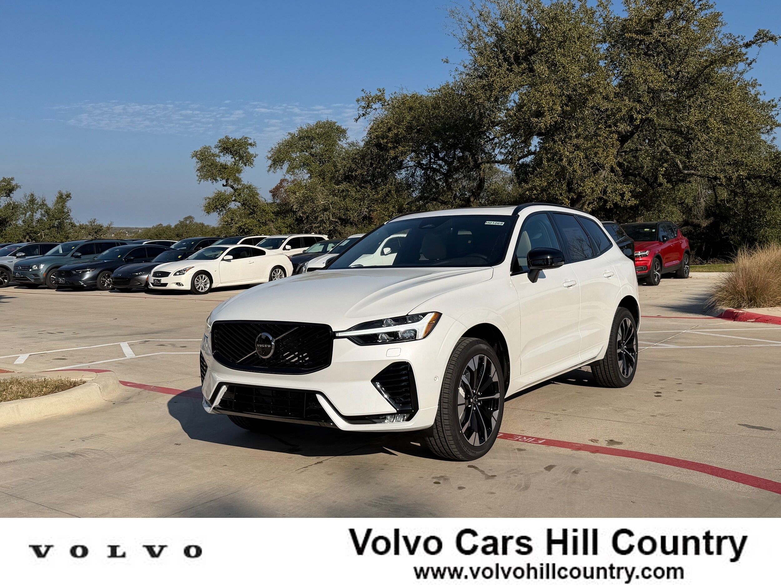 2026 Volvo XC60 Plus's photo