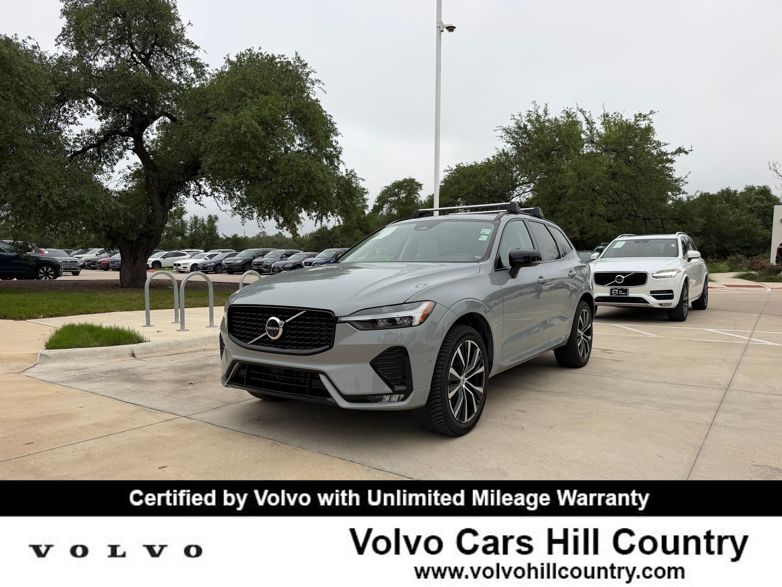 2024 Volvo XC60 B5 Plus Dark Theme AWD's photo
