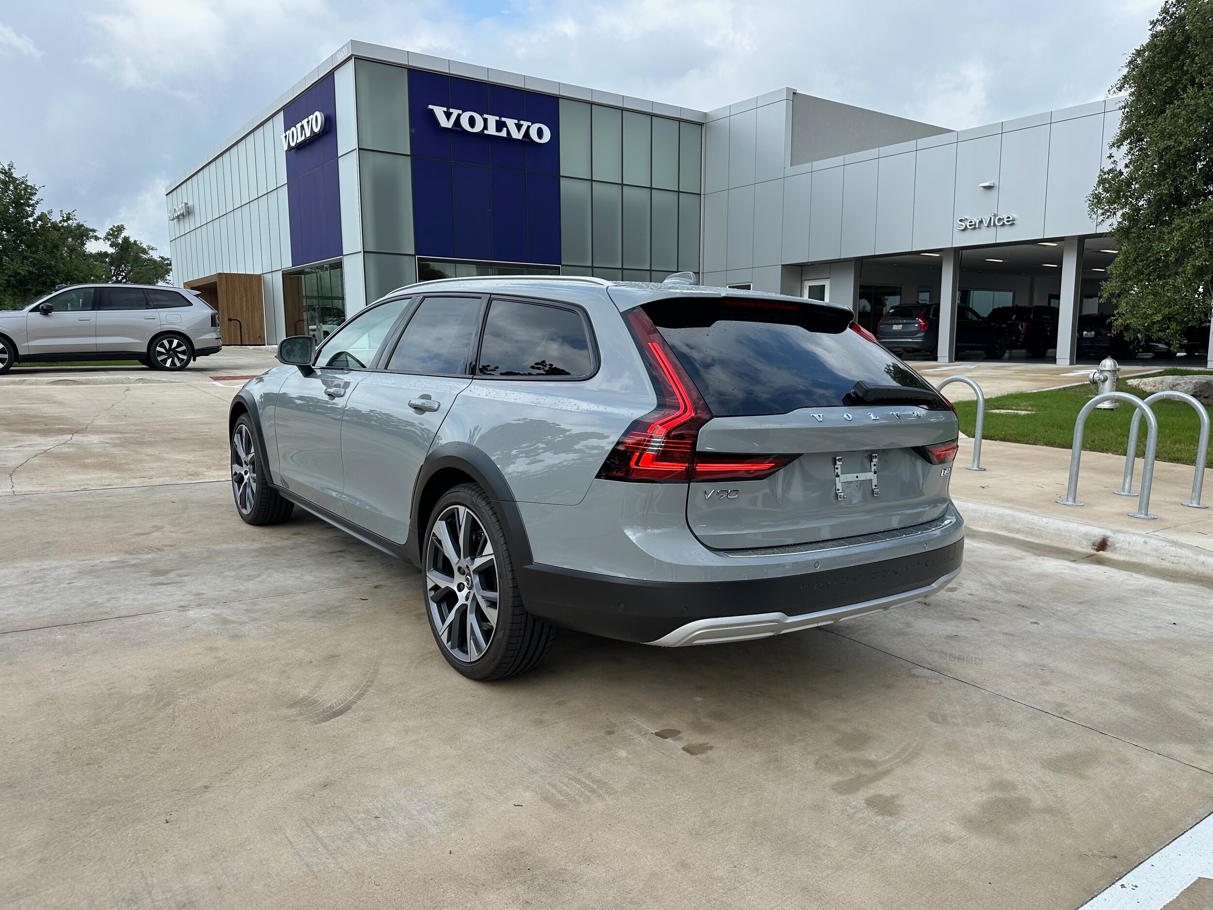 2025 Volvo V90 Cross Country B6 photo 4