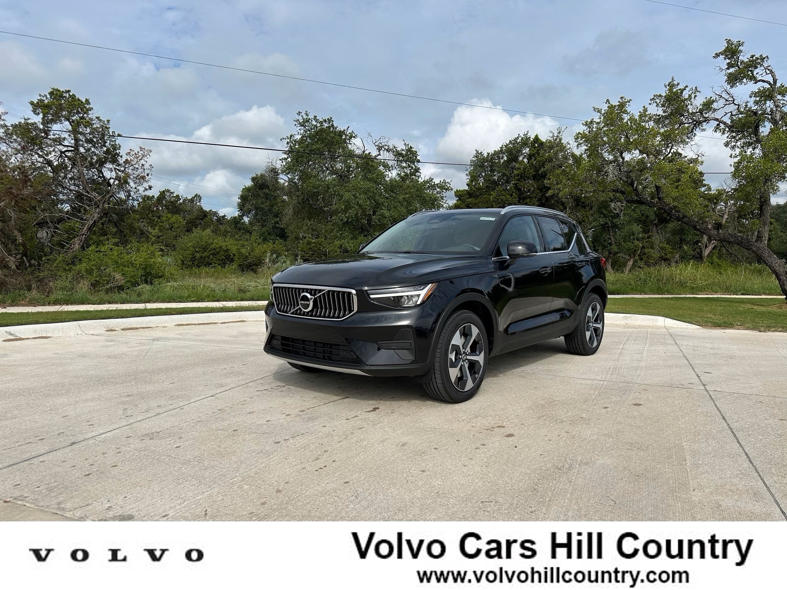 2025 Volvo XC40 SUV 