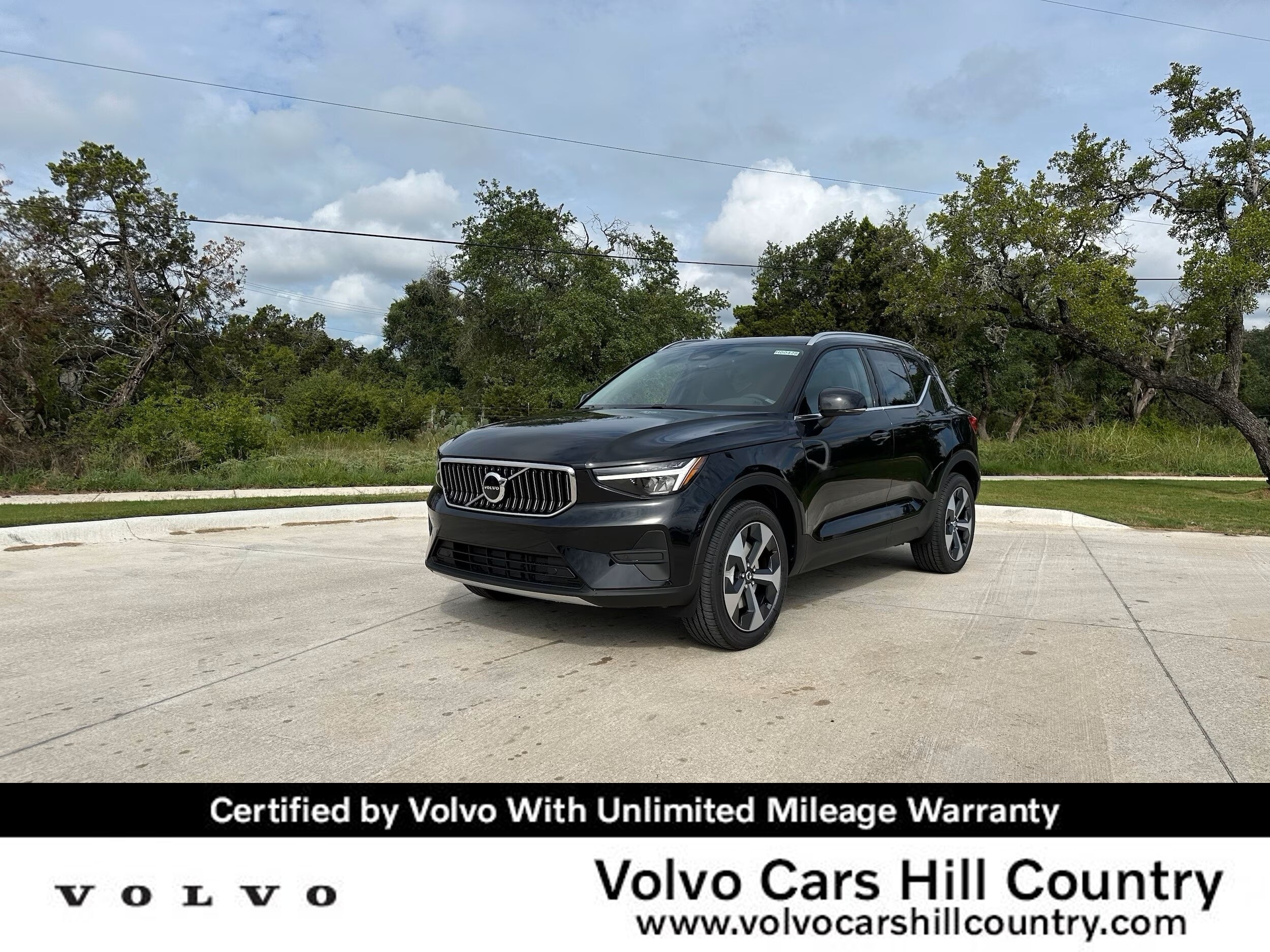 2025 Volvo XC40 SUV 