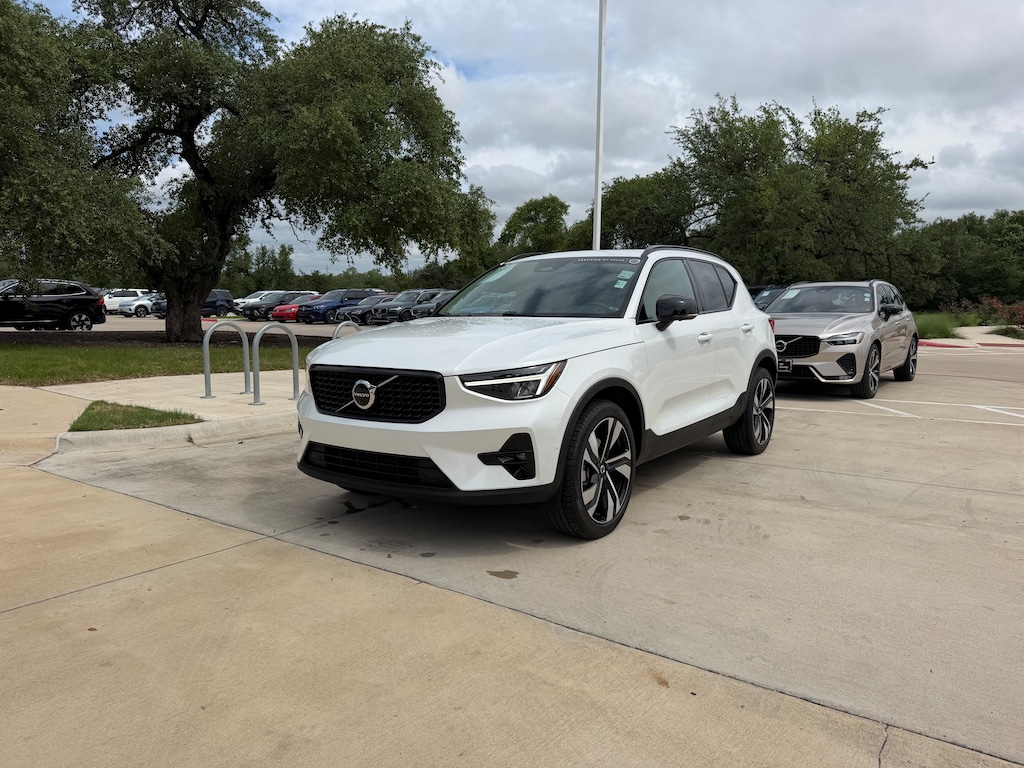 Certified 2023 Volvo XC40 B4 FWD Plus Dark SUV