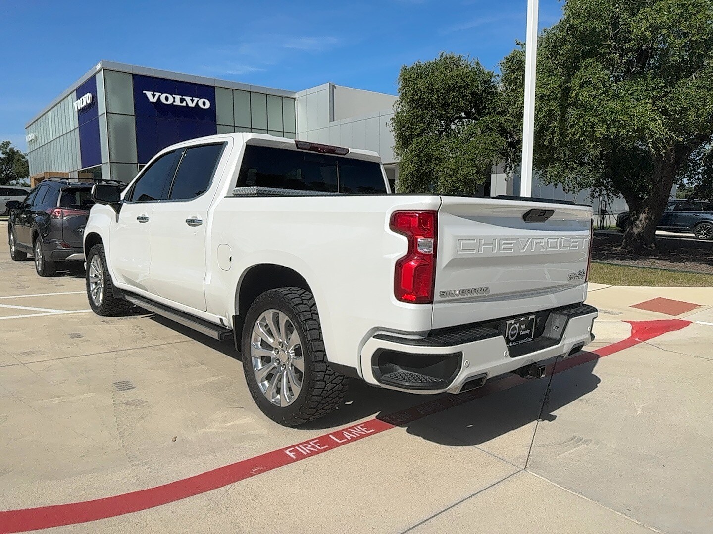 2021 Chevrolet Silverado 1500 High Country photo 2