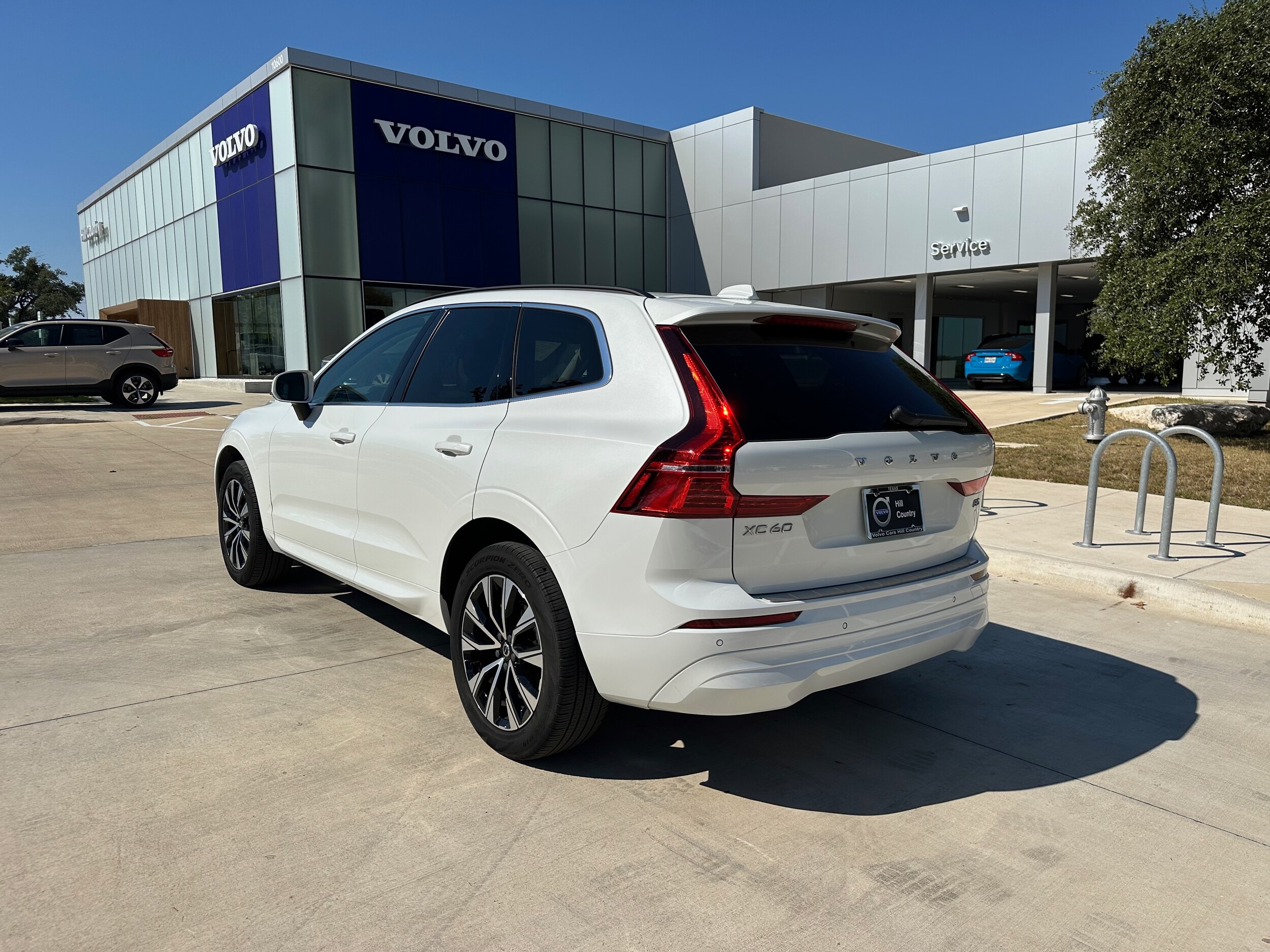 2023 Volvo XC60 B5 Core photo 3