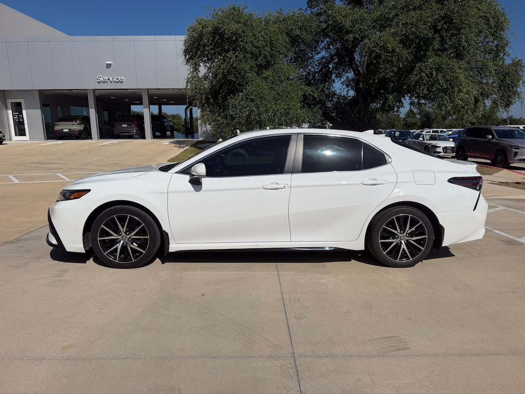 Used 2023 Toyota Camry SE Sedan