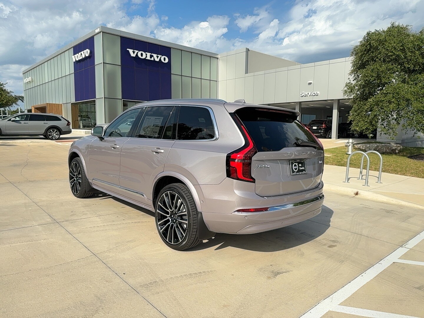 2026 Volvo XC90 Plus photo 3