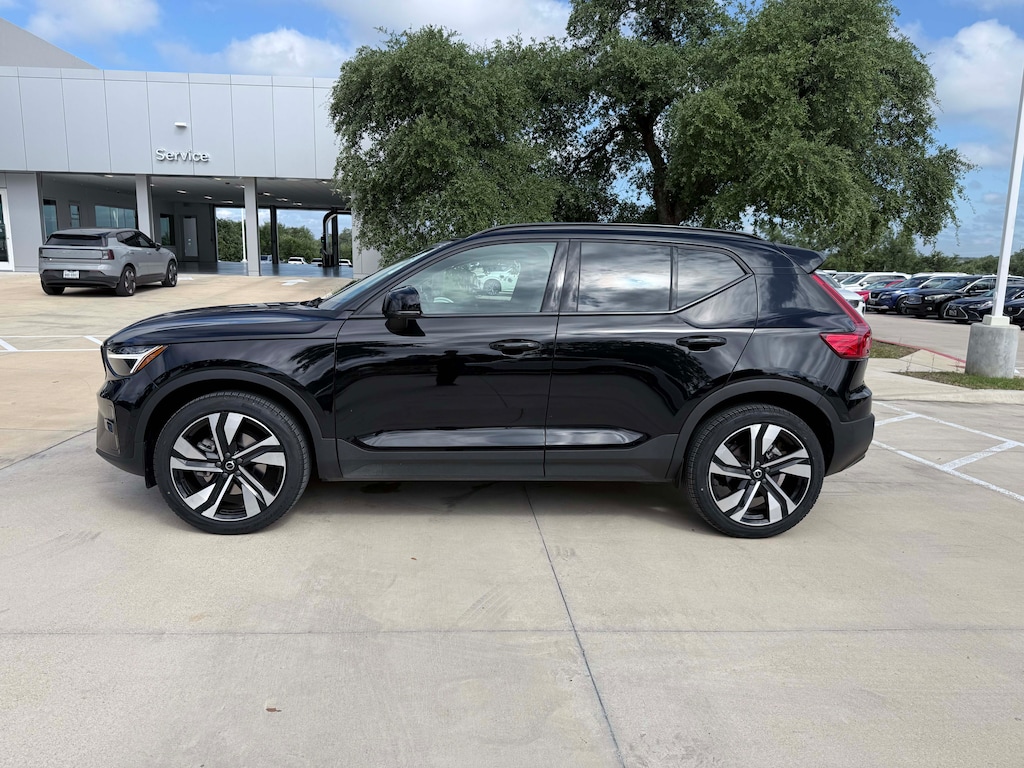 Certified 2025 Volvo XC40 B5 Plus Dark Theme SUV