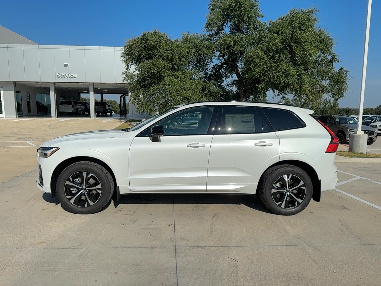 2026 Volvo XC60 B5 Core photo 3