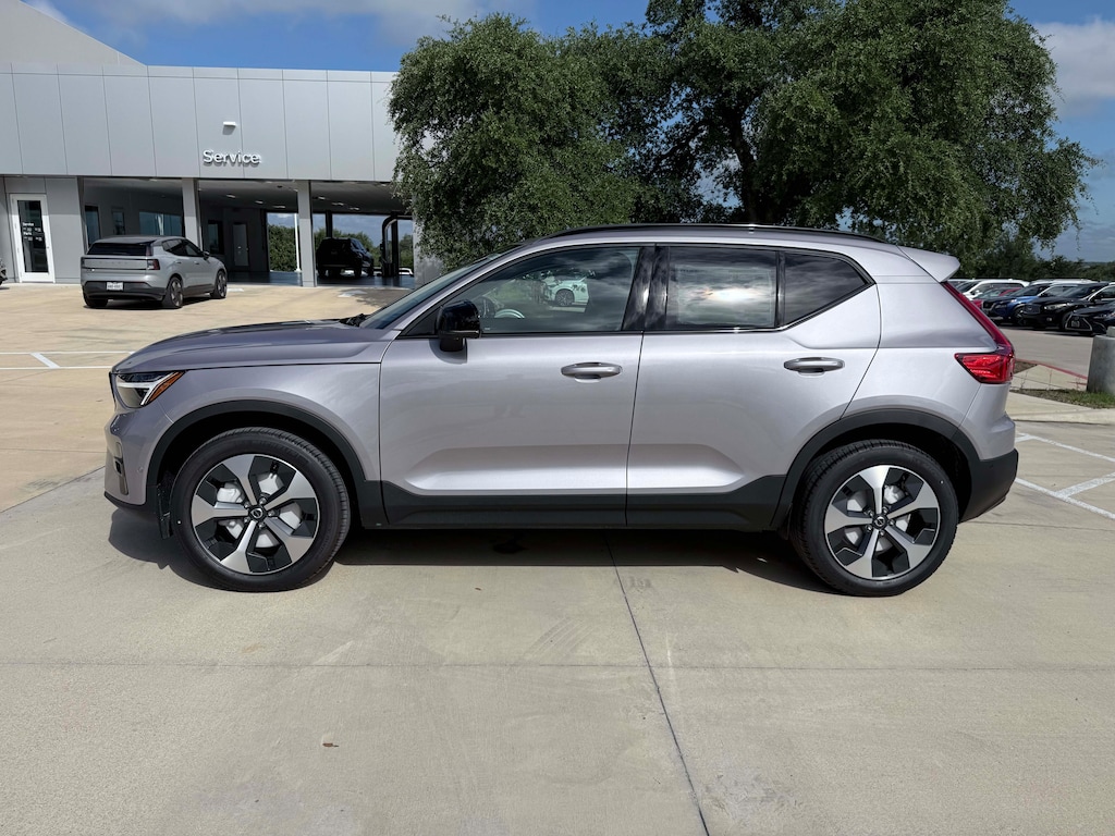 New 2026 Volvo XC40 B5 Plus SUV