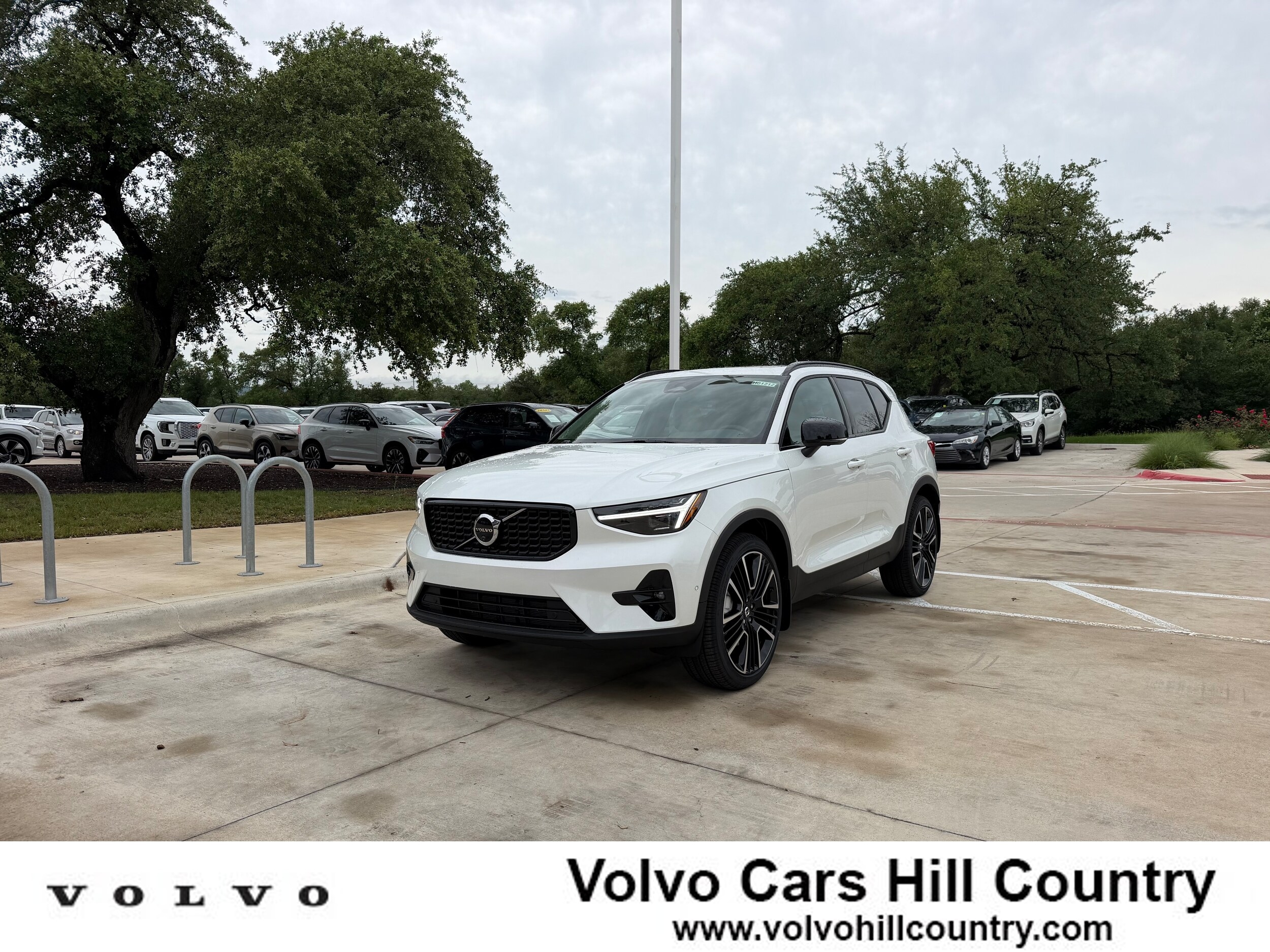 2026 Volvo XC40 B5 Ultra Dark AWD's photo