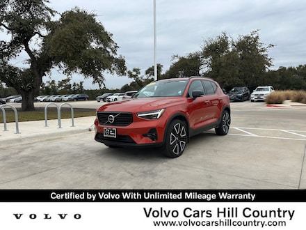 2024 Volvo XC40 B5 Ultimate Dark SUV