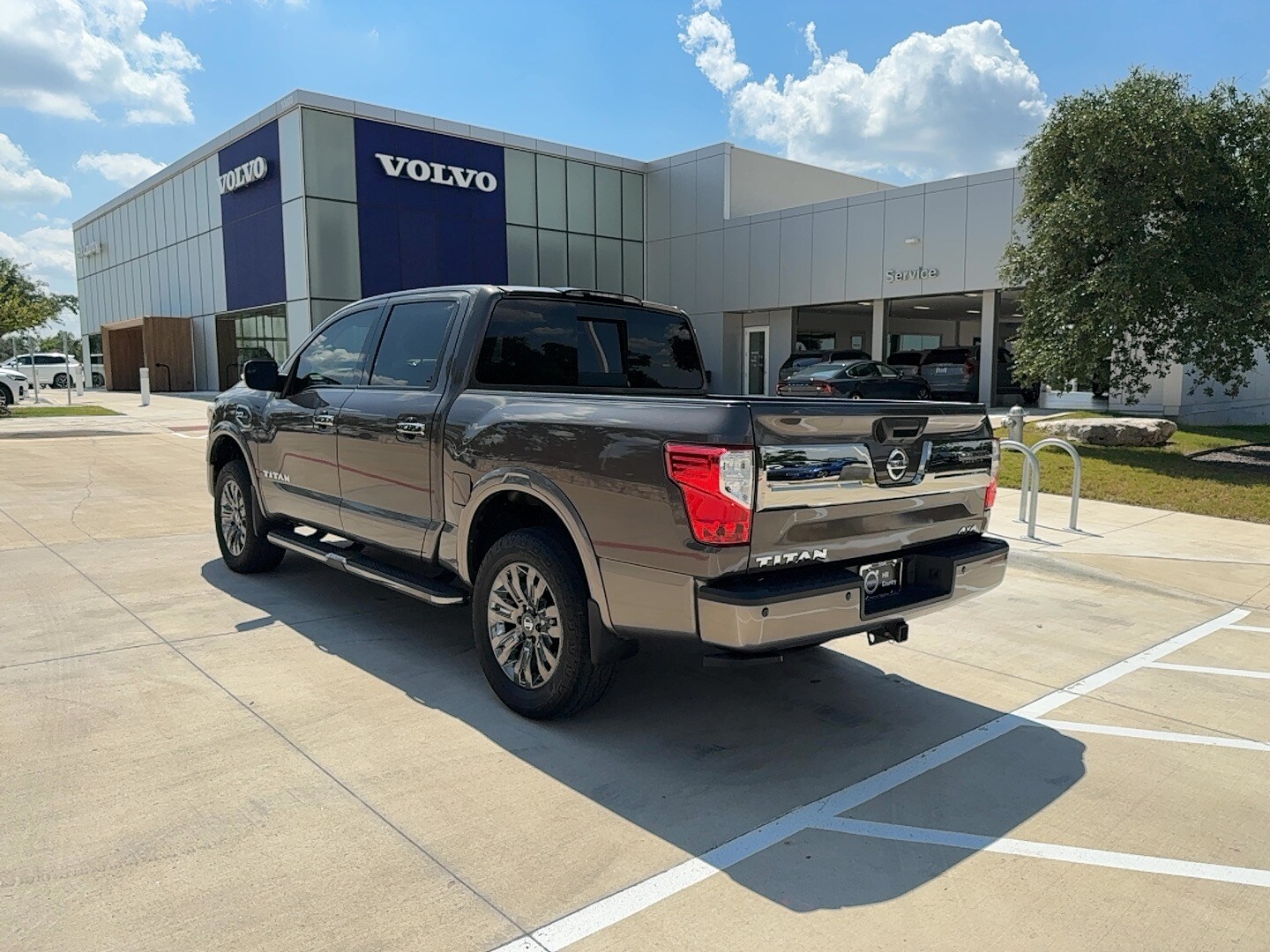 2017 Nissan Titan Platinum Reserve photo 3