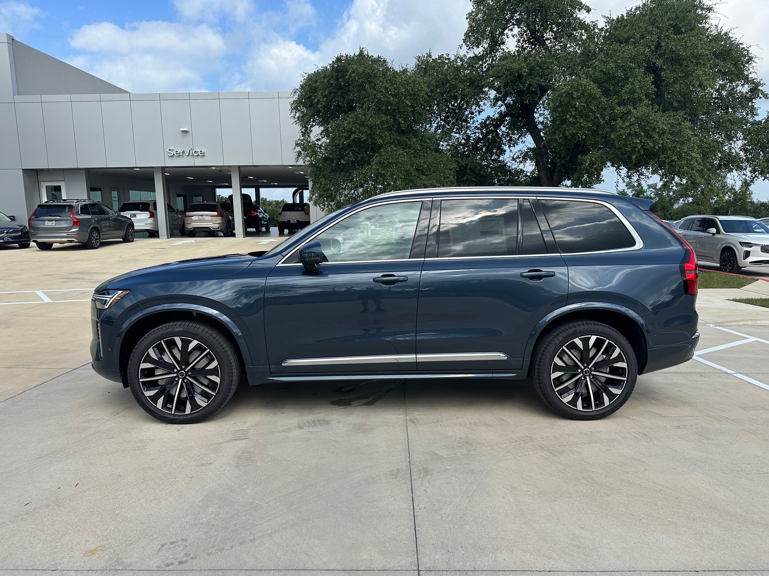 2026 Volvo XC90 Plus photo 2