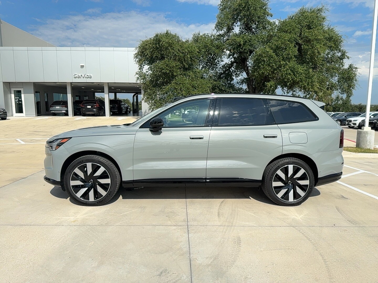 2025 Volvo EX90 Twin Motor Ultra photo 2