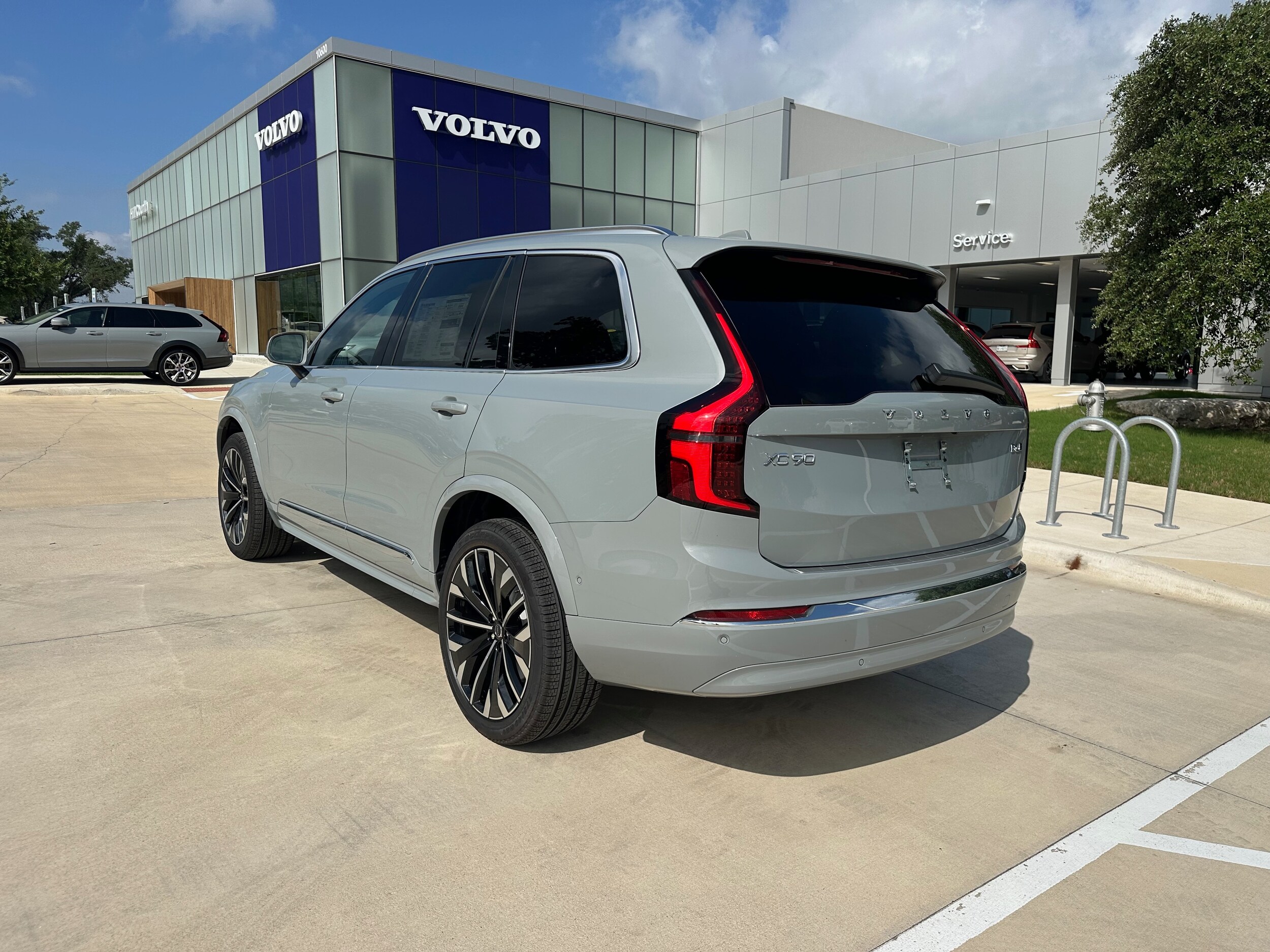 2026 Volvo XC90 Plus photo 2