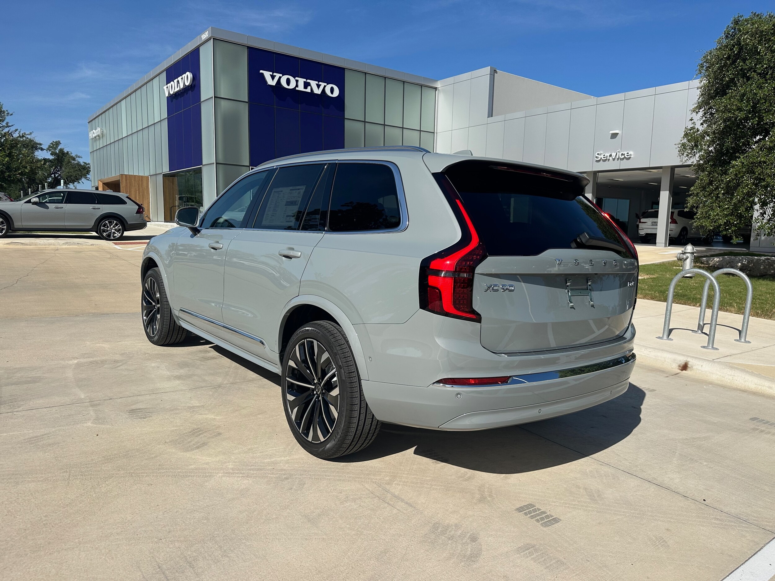 2026 Volvo XC90 Plus photo 2