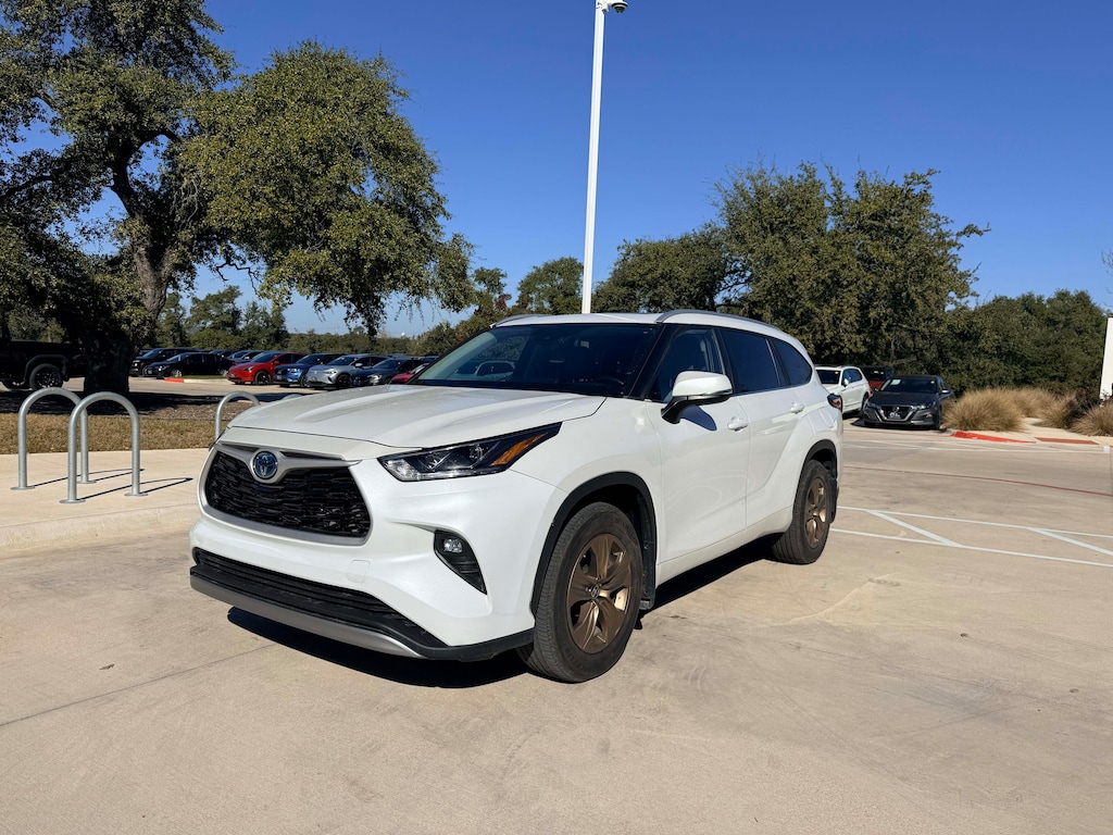 Used 2023 Toyota Highlander Hybrid XLE Bronze SUV