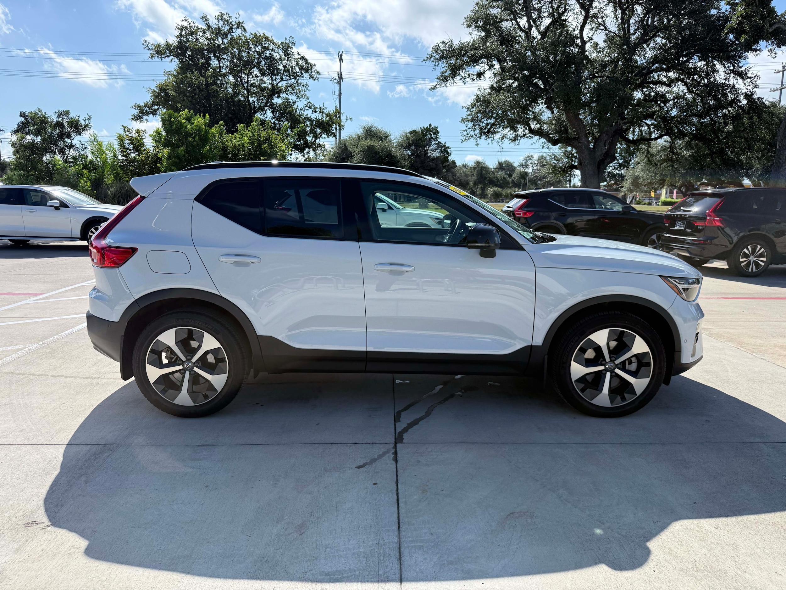 2026 Volvo XC40 Plus - Photo 7