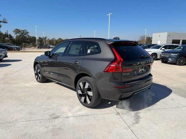 2024 Volvo XC60 Hybrid T8 Plus photo 3