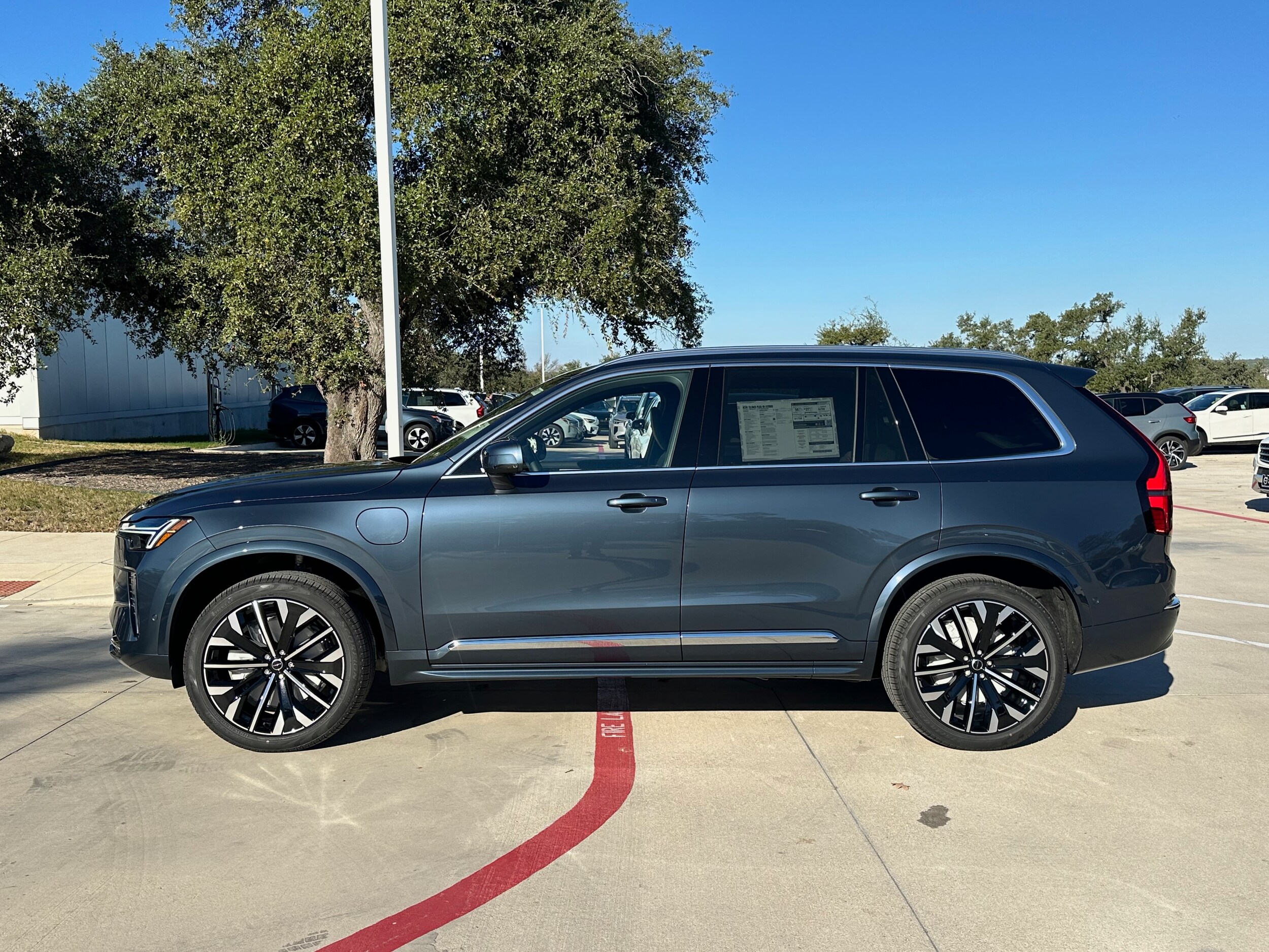 2026 Volvo XC90 T8 photo 3