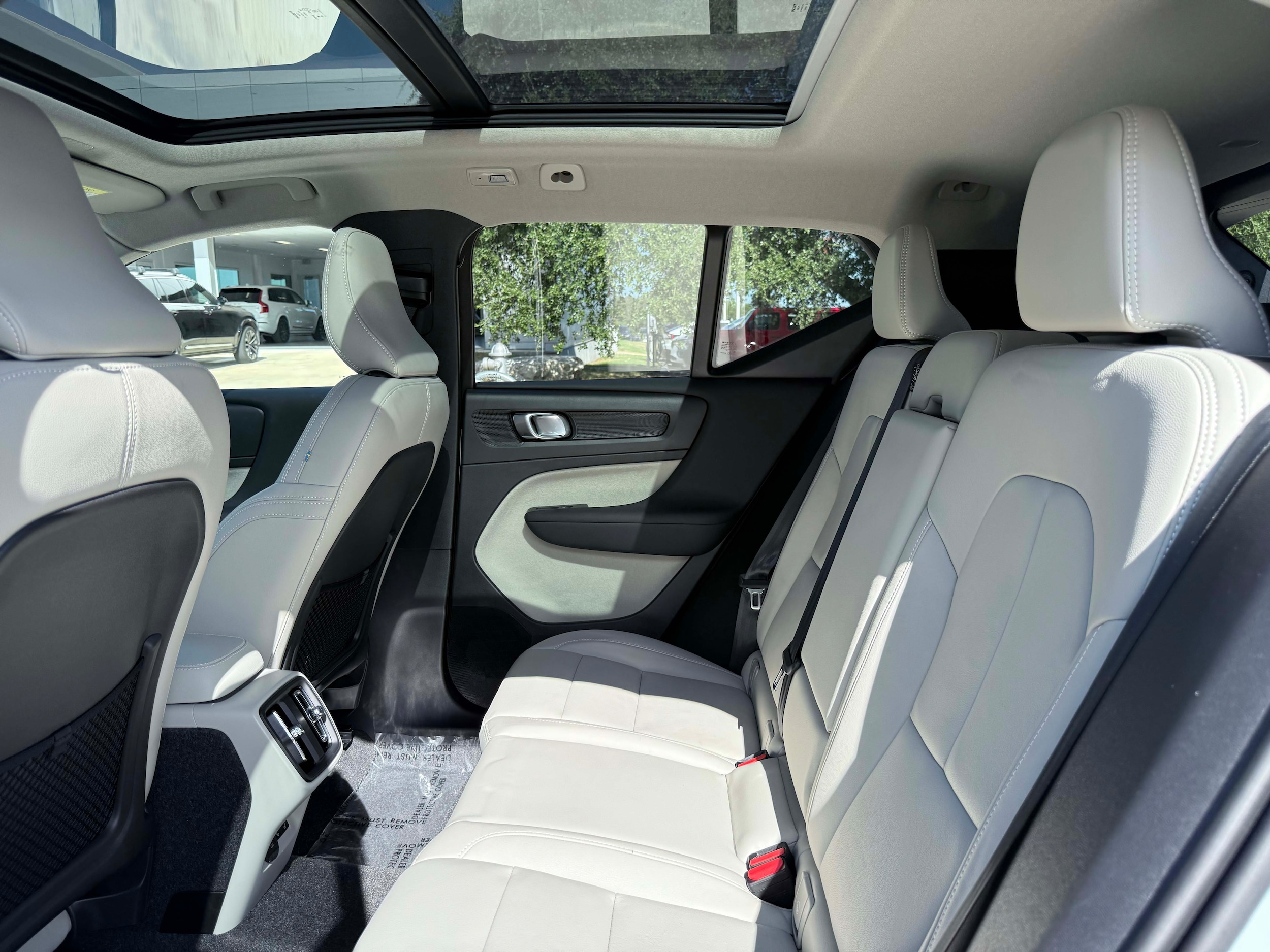 2026 Volvo XC40 Plus - Photo 16