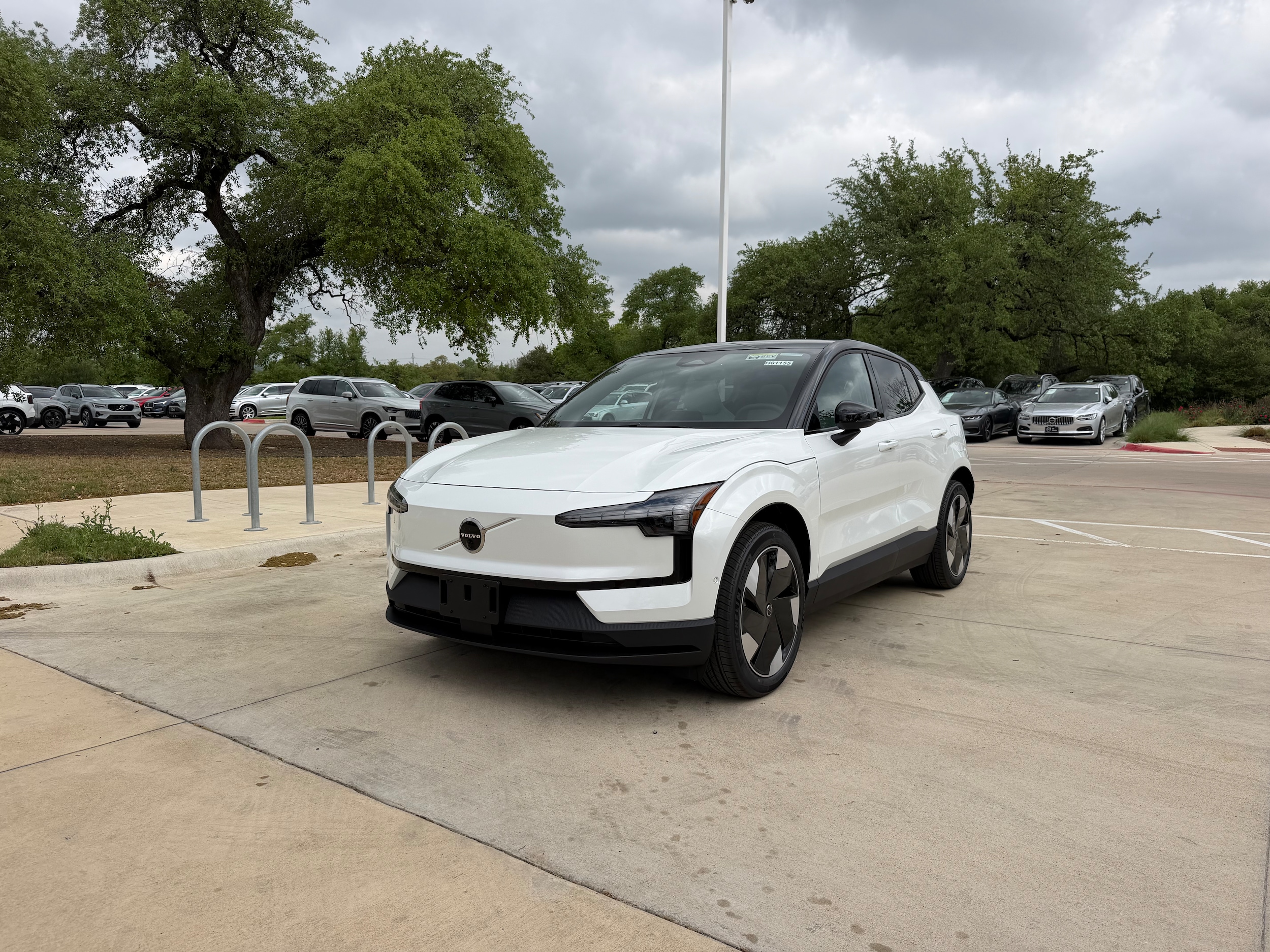 View vehicle photo 2