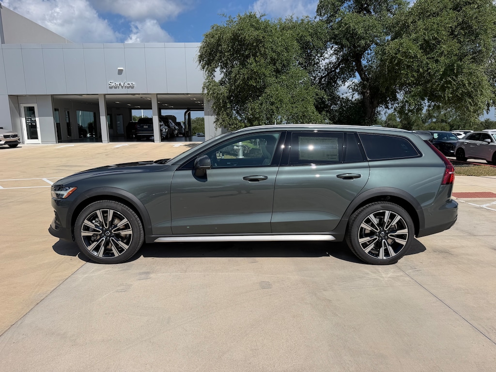 New 2026 Volvo V60 Cross Country B5 Ultra Wagon