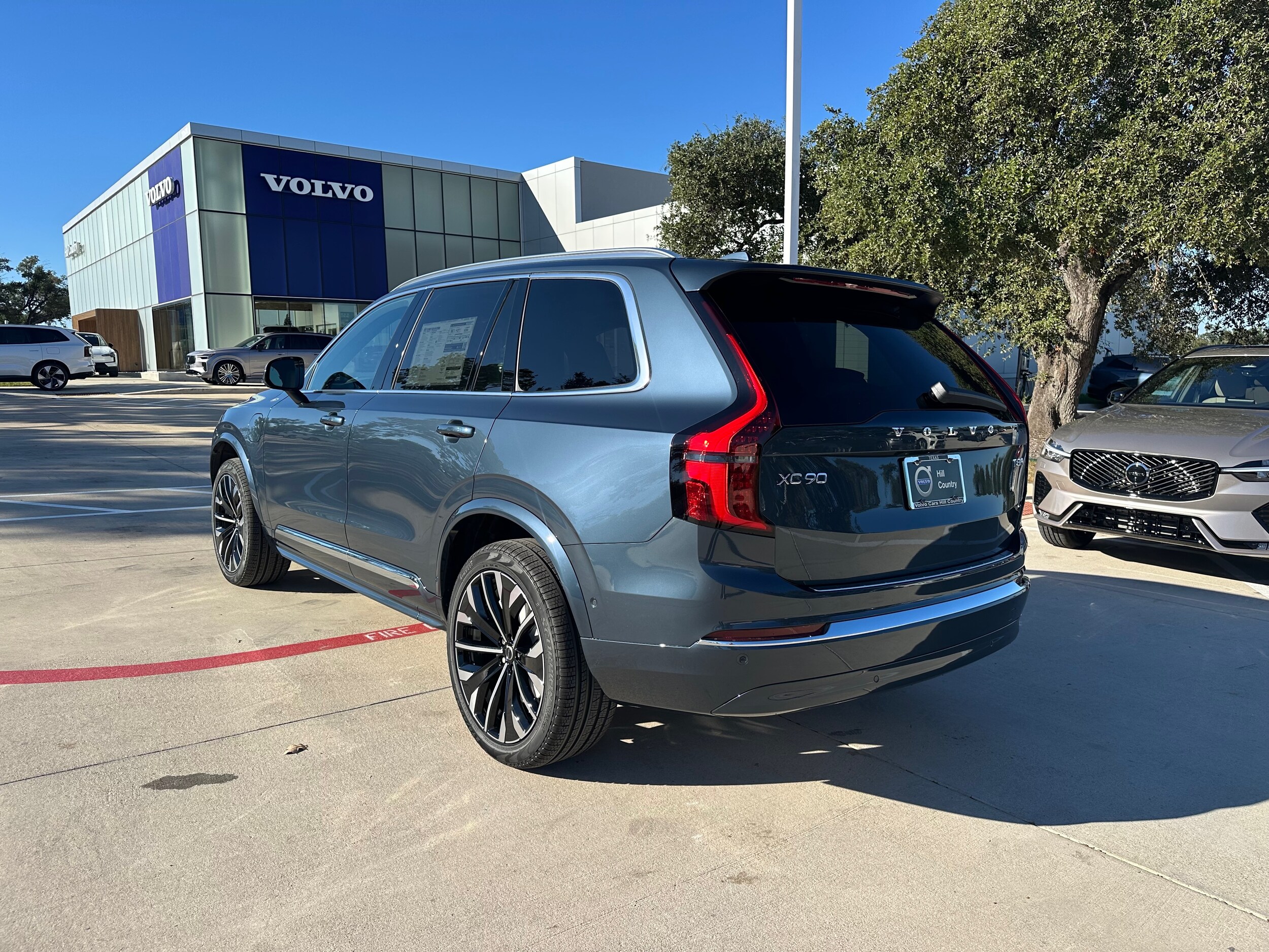 2026 Volvo XC90 T8 photo 4