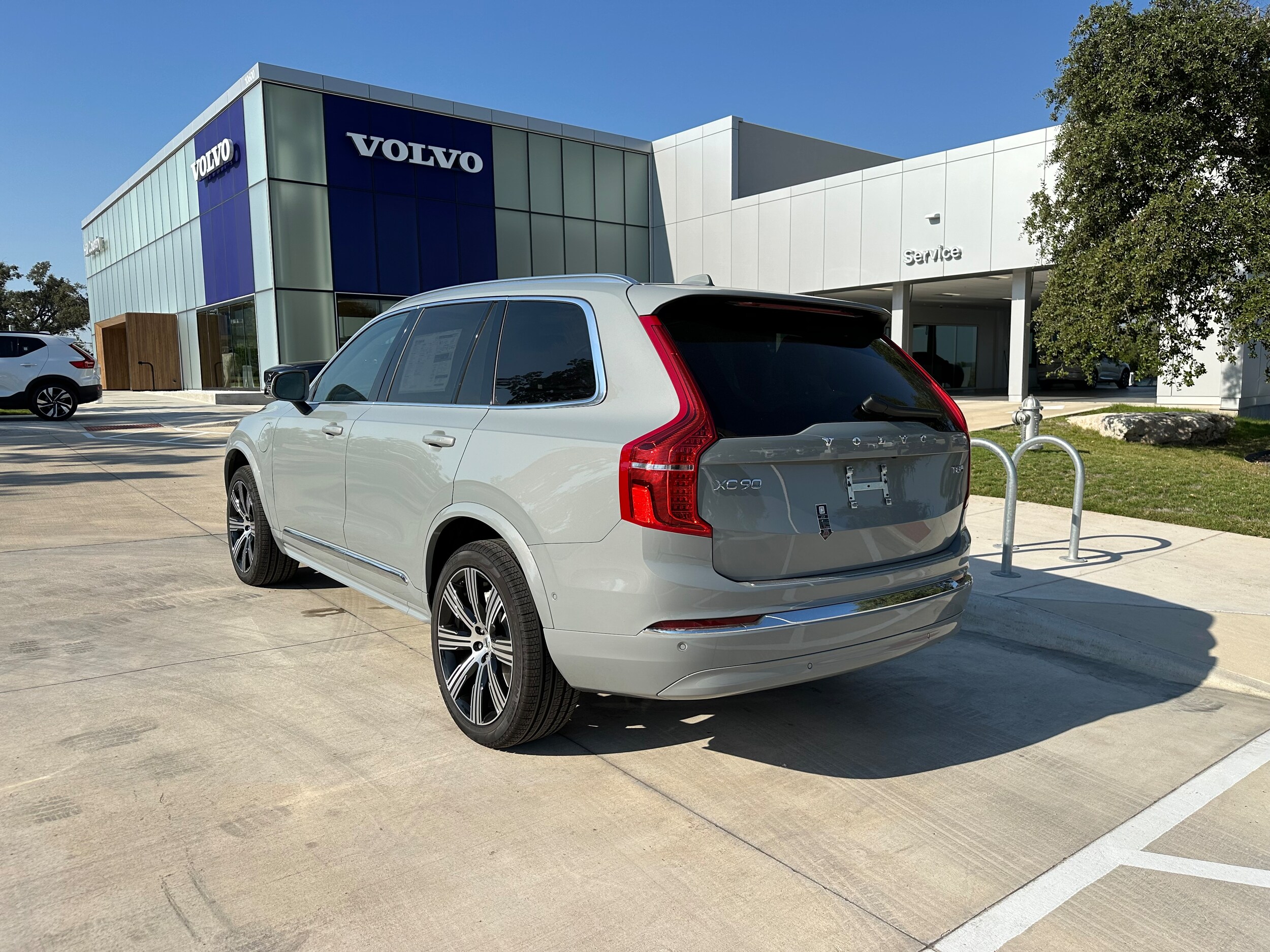 2025 Volvo XC90 T8 Plus photo 3