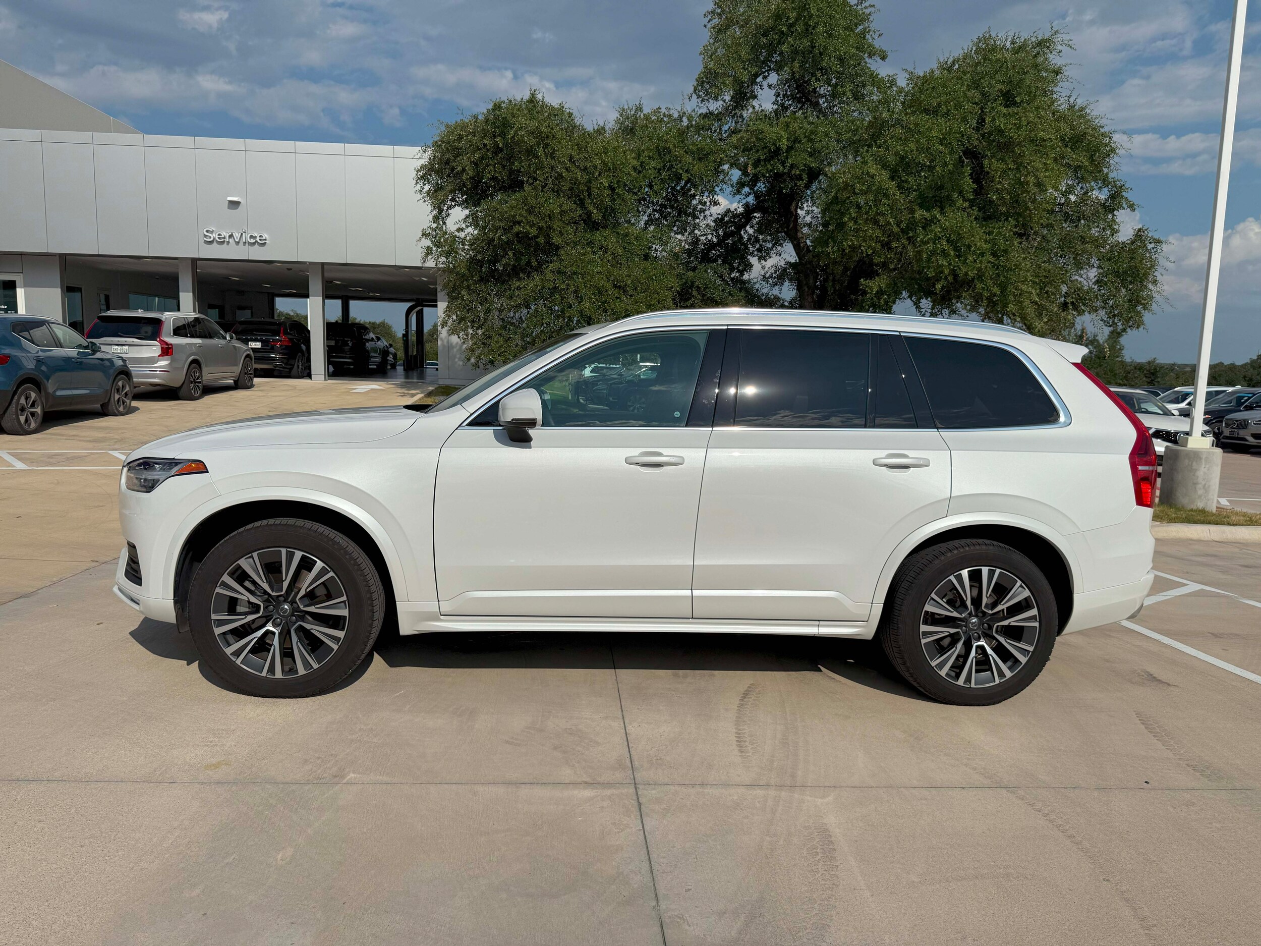 2020 Volvo XC90 T5 Momentum photo 2
