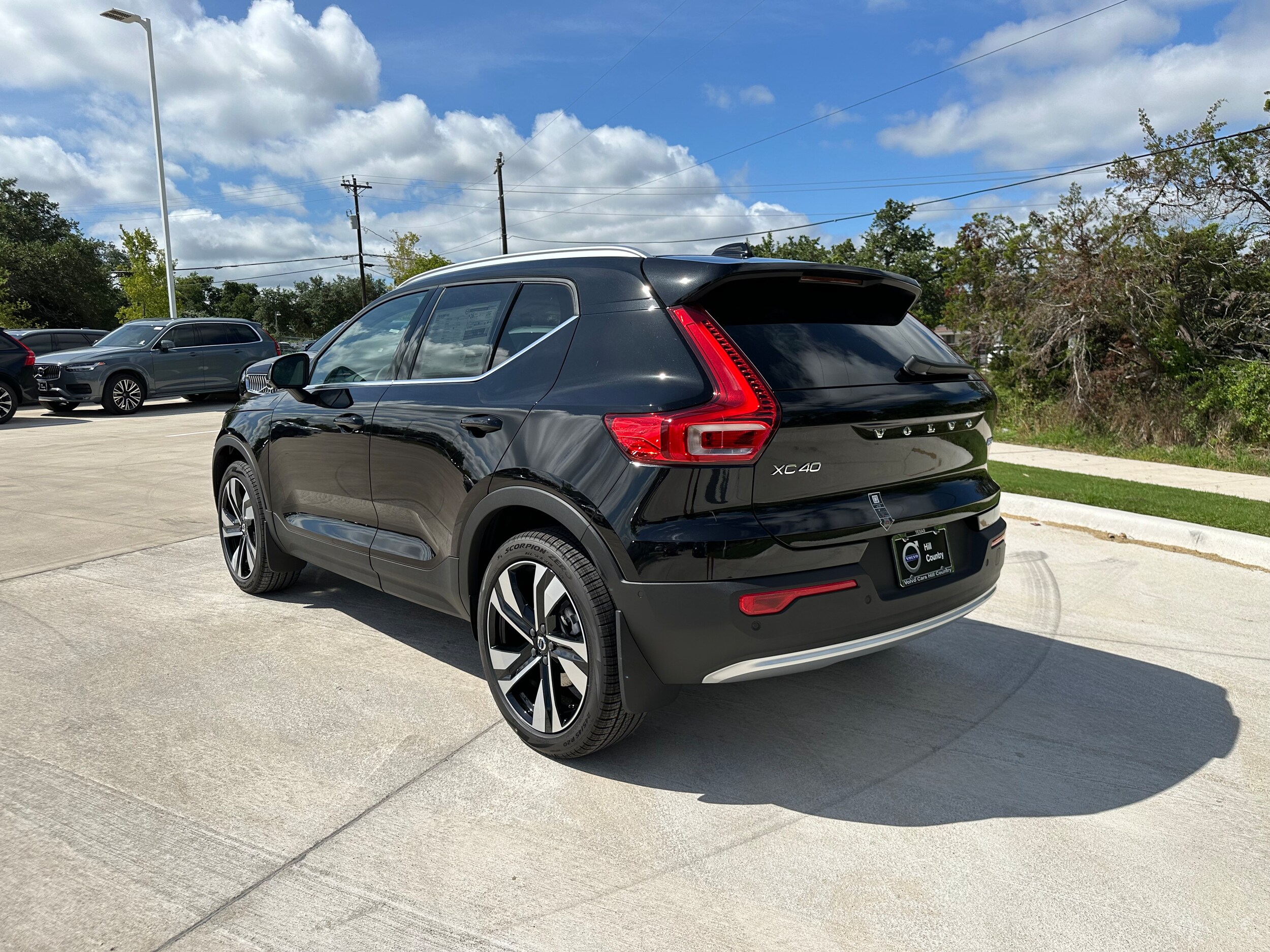 2025 Volvo XC40 Plus photo 3