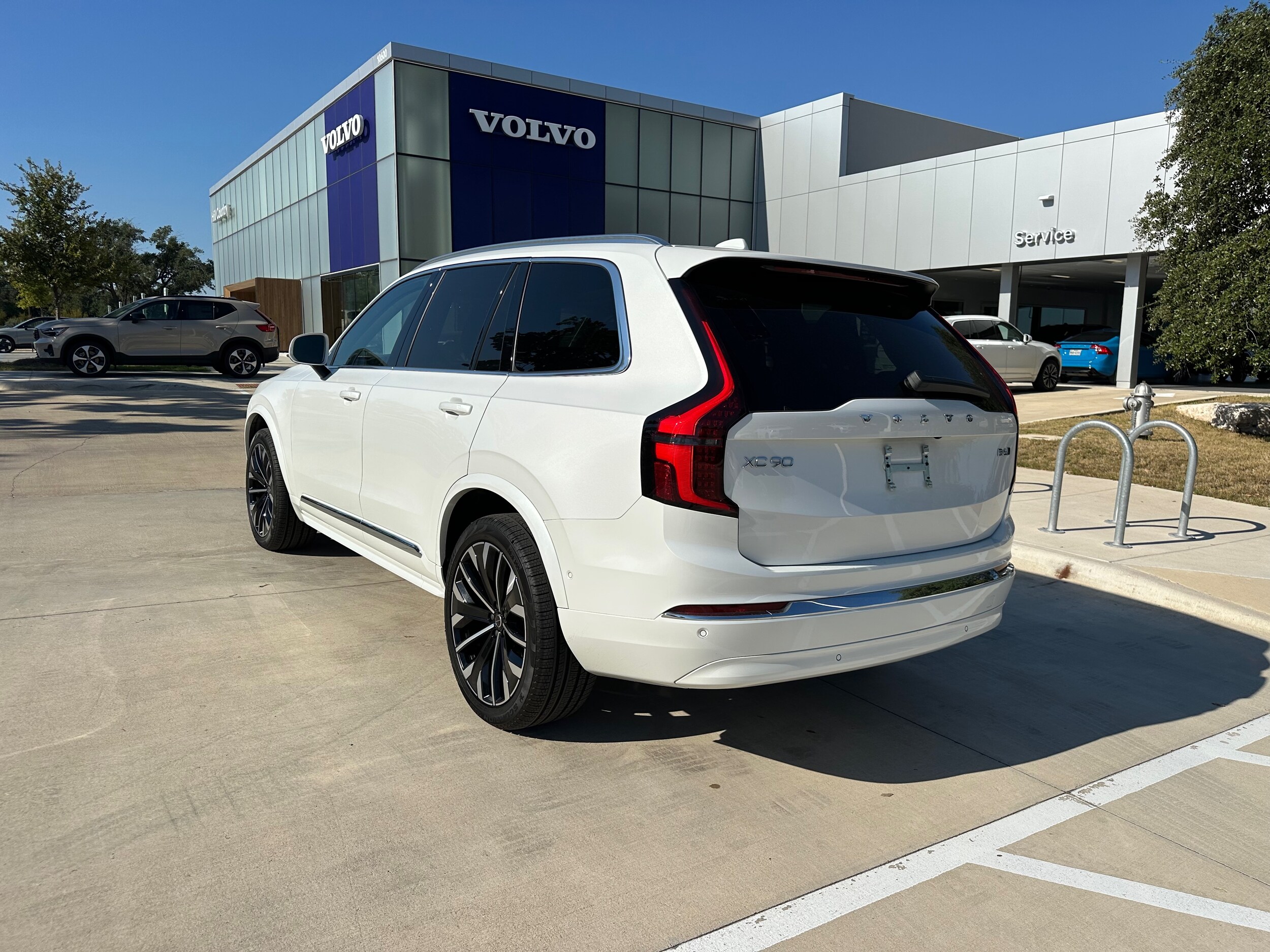 2025 Volvo XC90 Plus photo 3