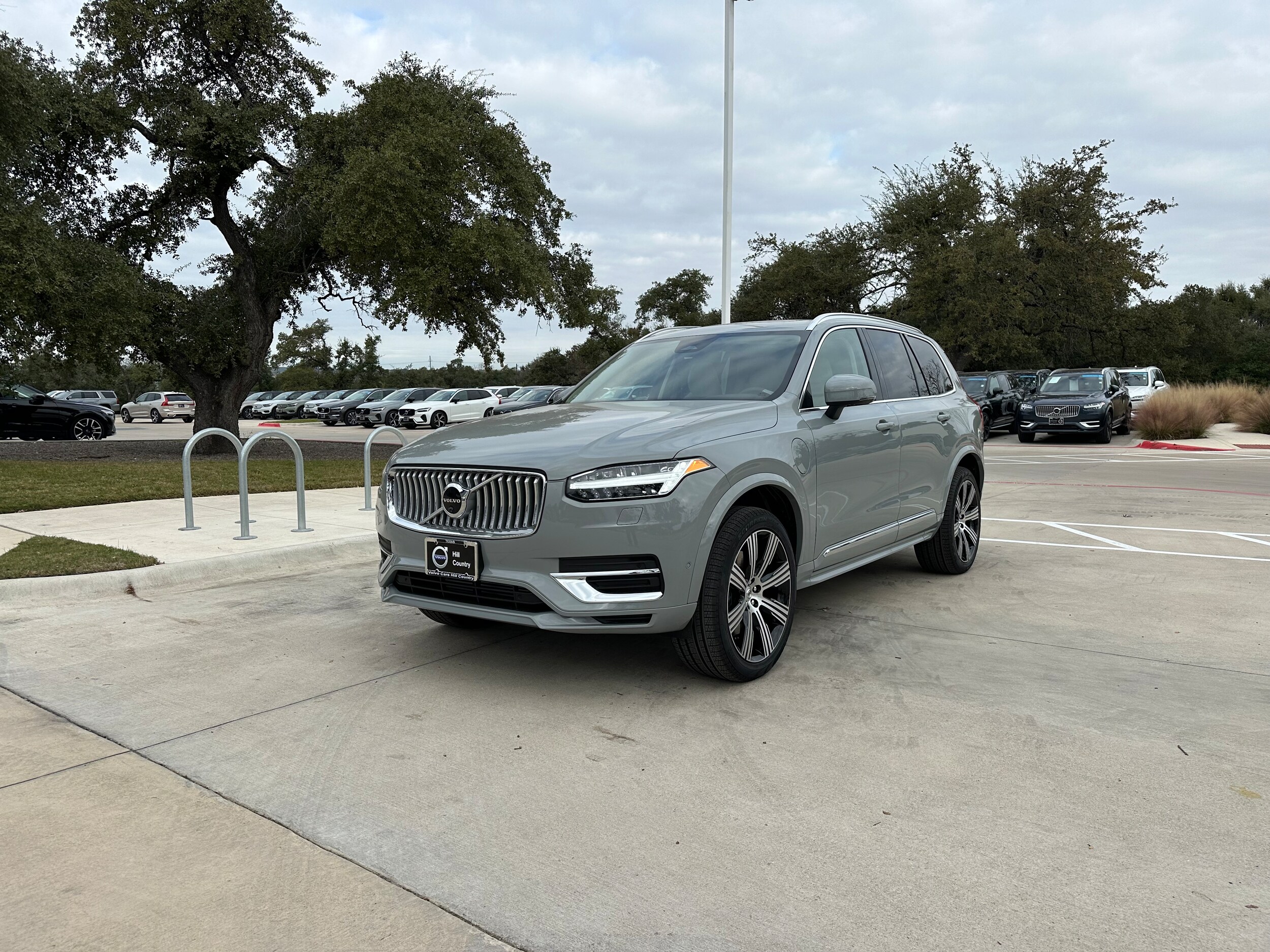 2025 Volvo XC90 T8 Plus photo 2