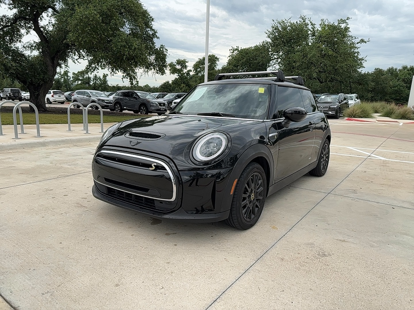 Used 2022 MINI Hardtop 2 Door SE with VIN WMW13DJ06N2P65949 for sale in Austin, TX