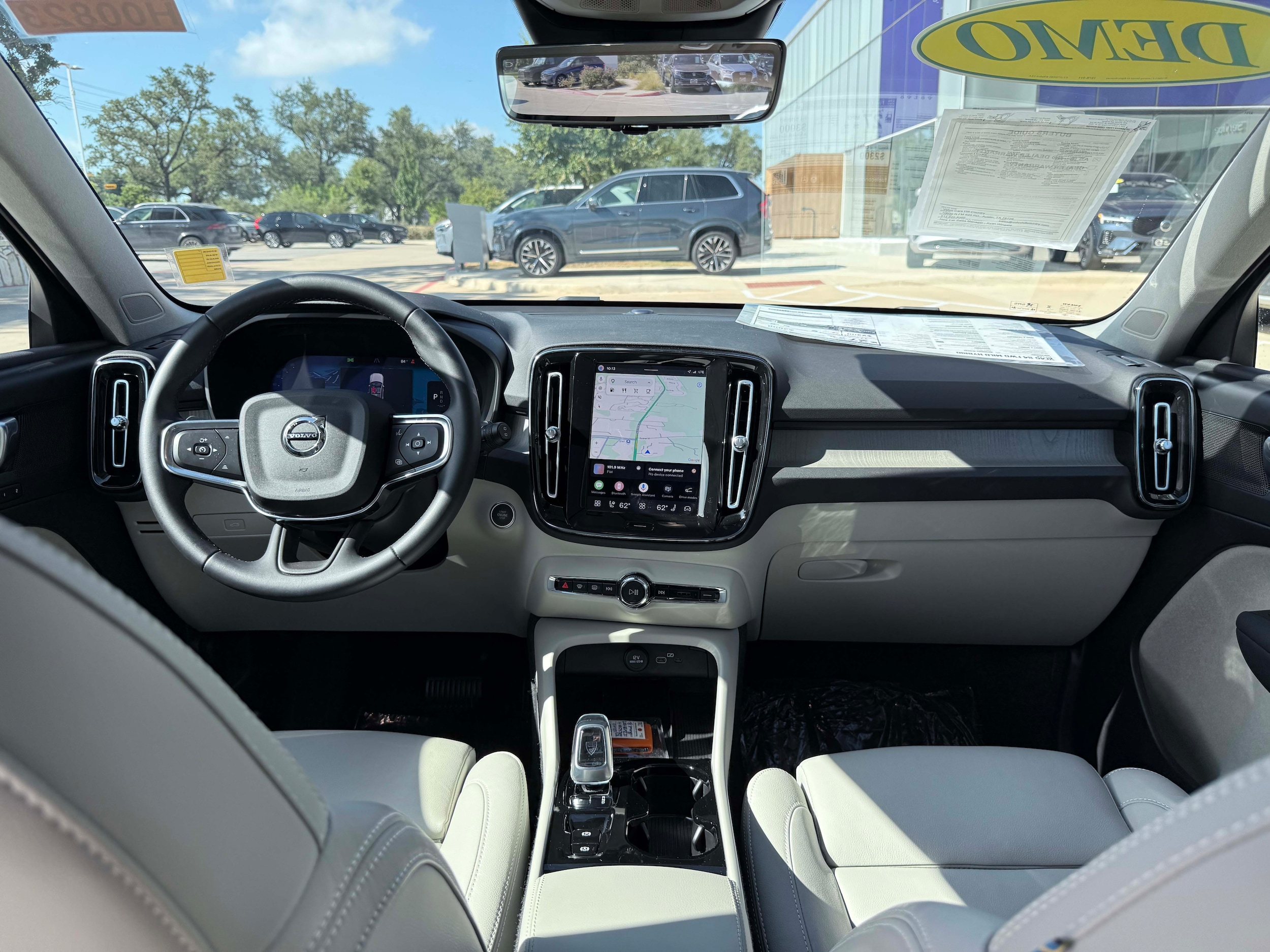 2026 Volvo XC40 Plus - Photo 18