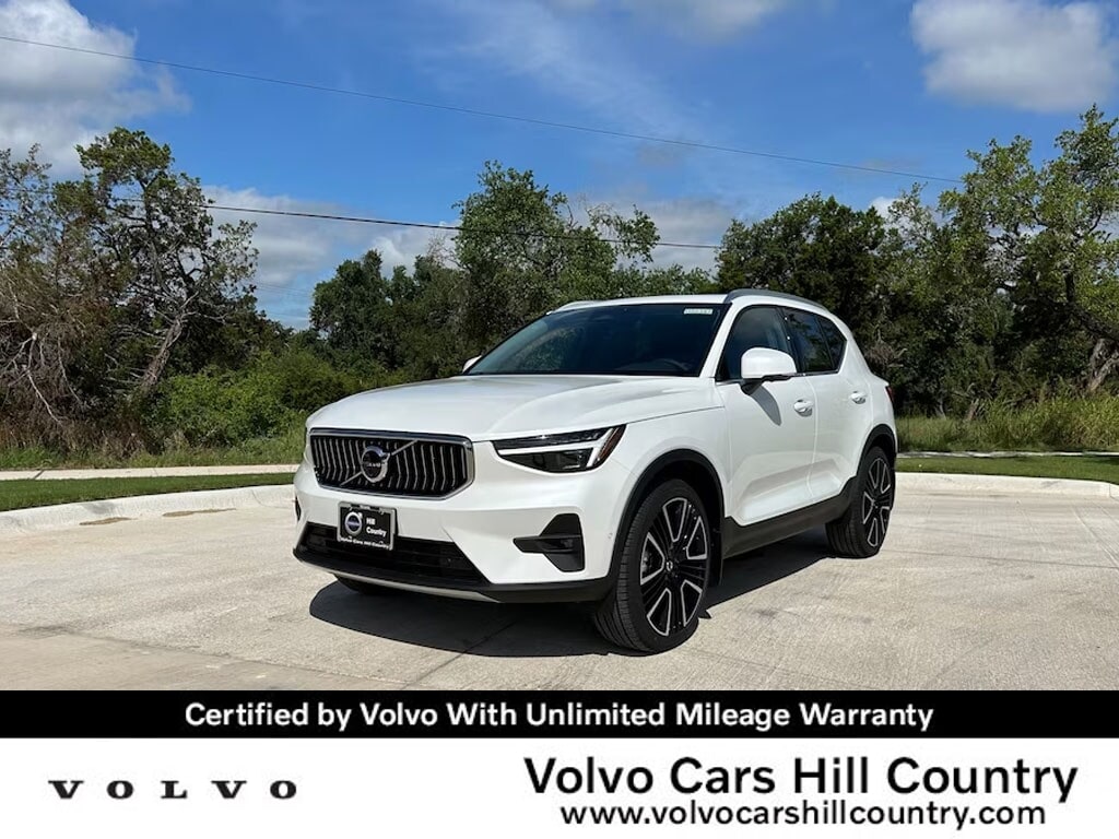 2025 Volvo XC40 SUV 
