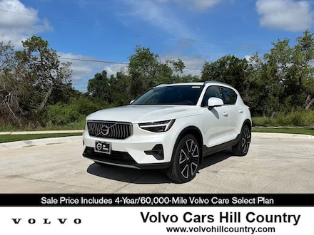 2025 Volvo XC40 B5 Ultra Bright Theme SUV