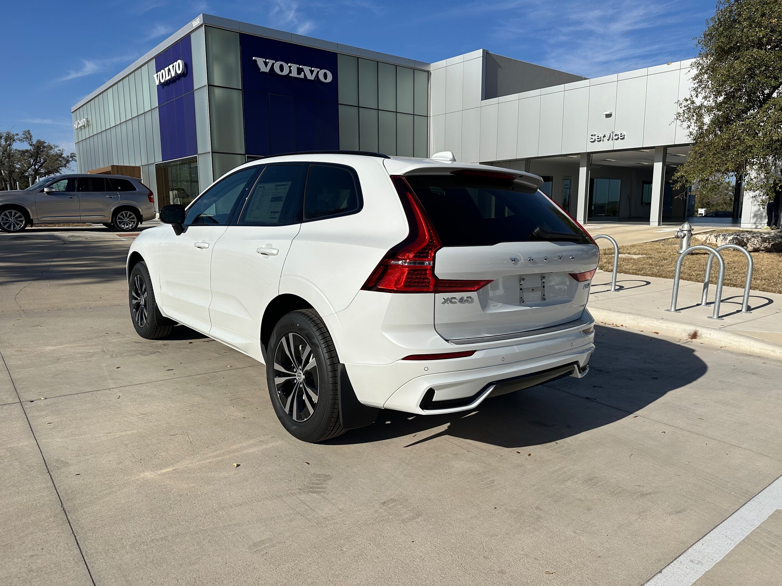2025 Volvo XC60 B5 Core photo 4