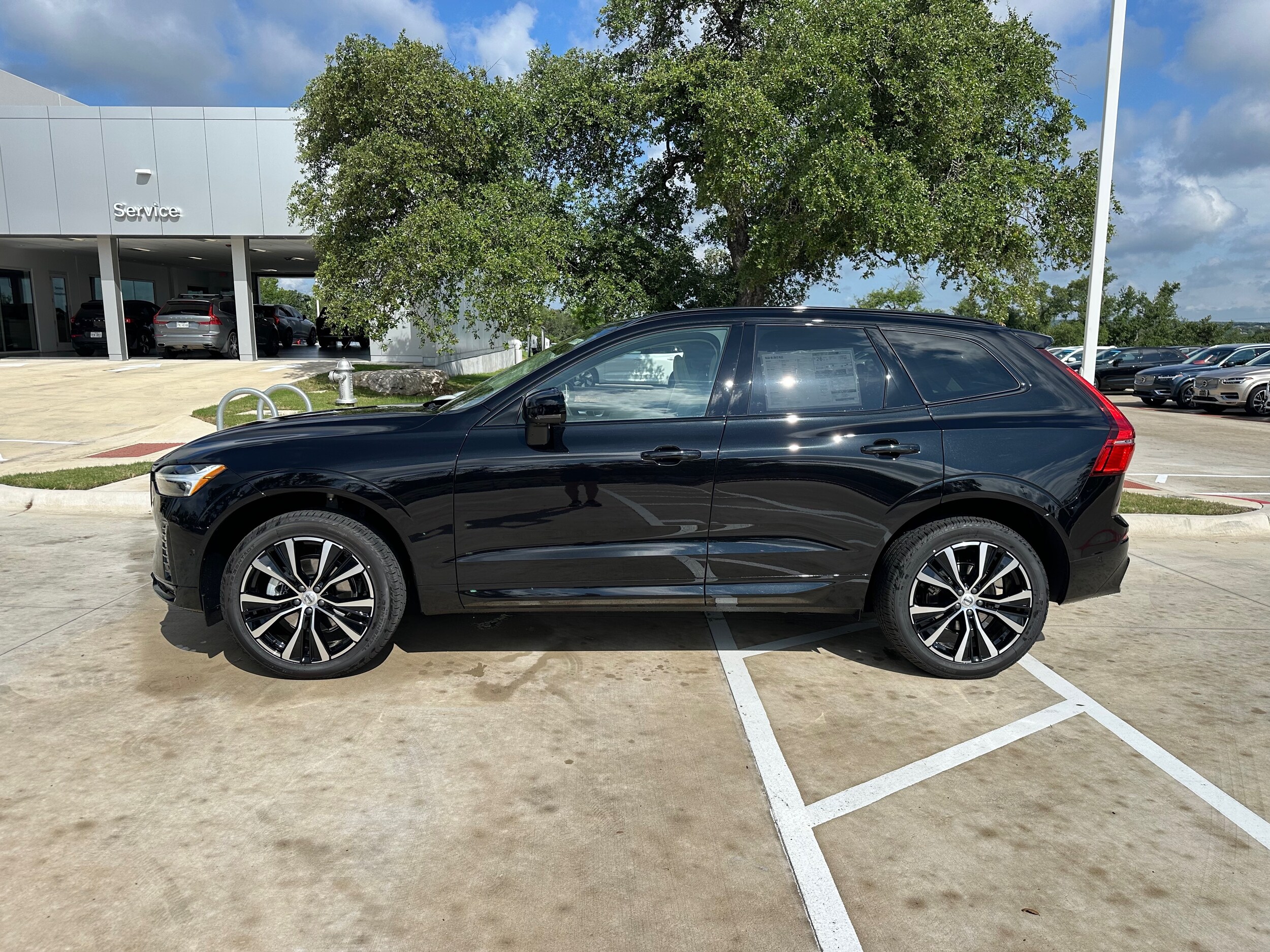 2025 Volvo XC60 B5 Plus photo 3