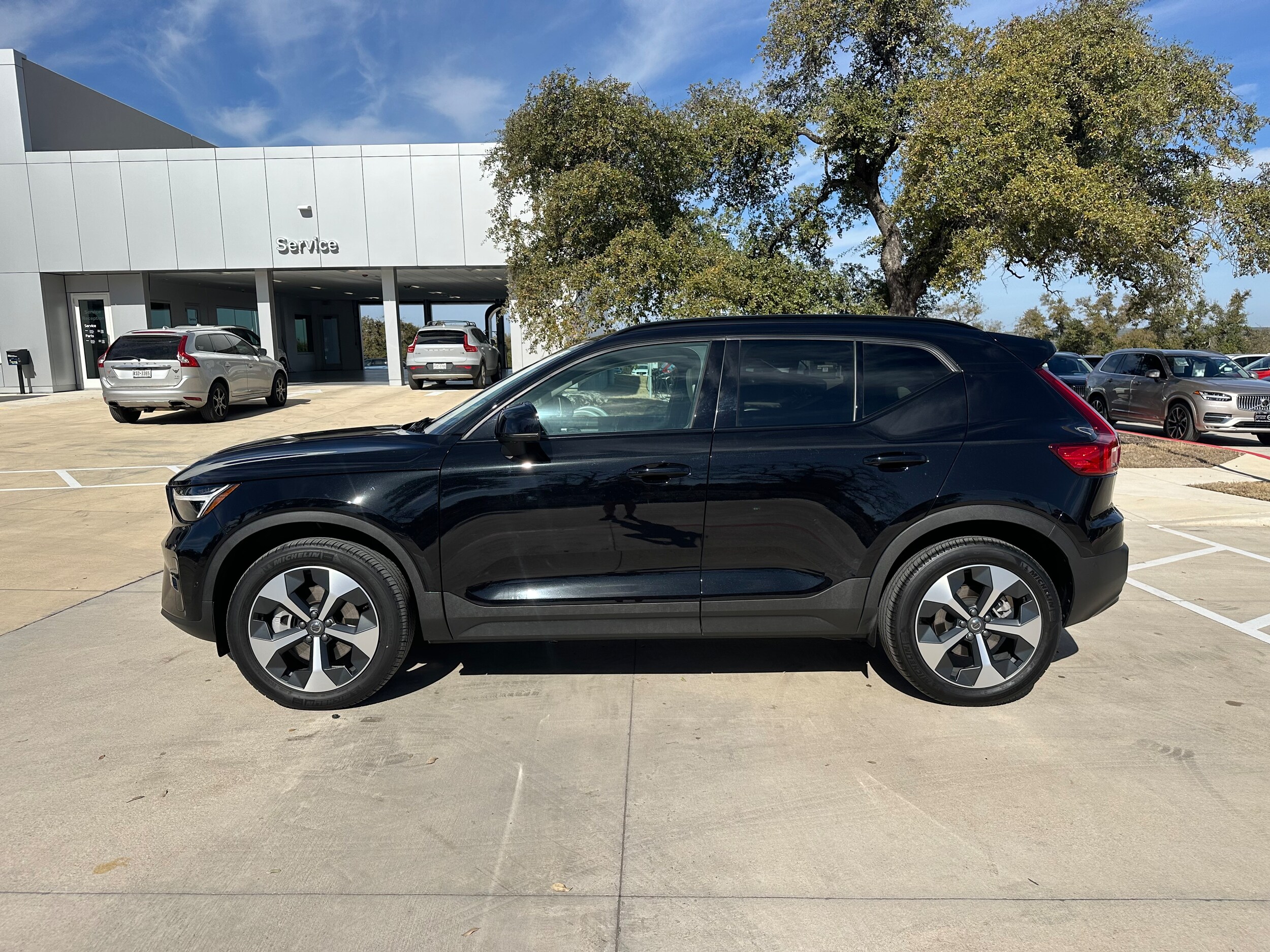 2025 Volvo XC40 Plus photo 3