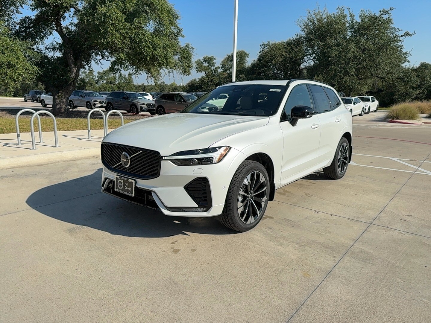 2026 Volvo XC60 B5 Plus photo 2
