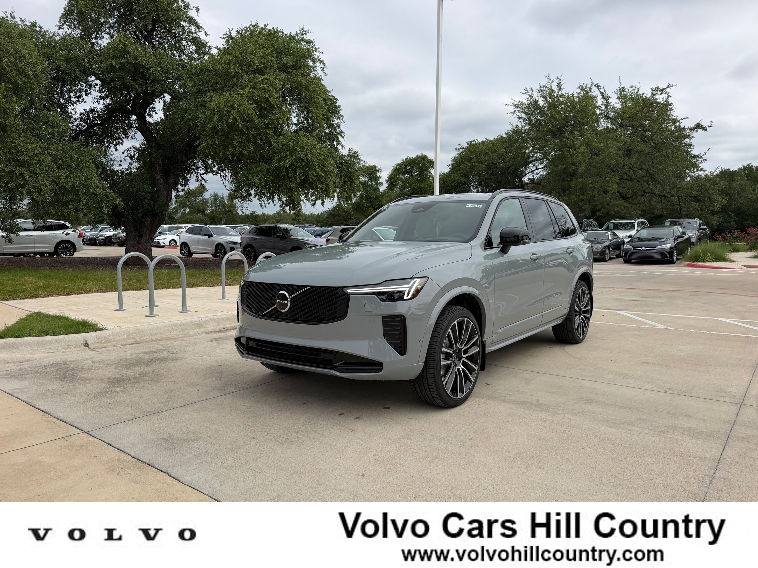 2026 Volvo XC90 B6 Ultra Dark 6-Seater 4WD's photo