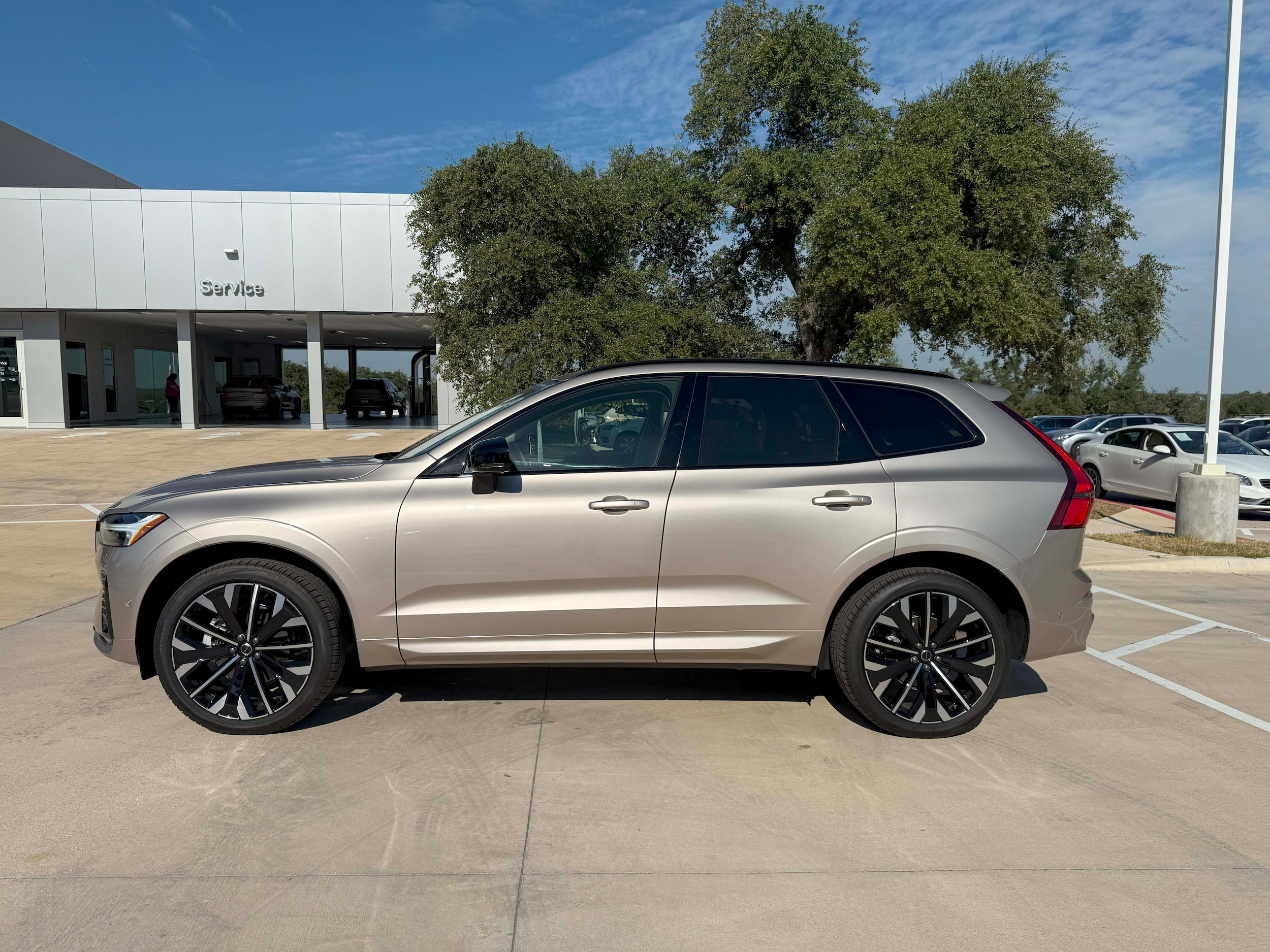 2026 Volvo XC60 B5 photo 2