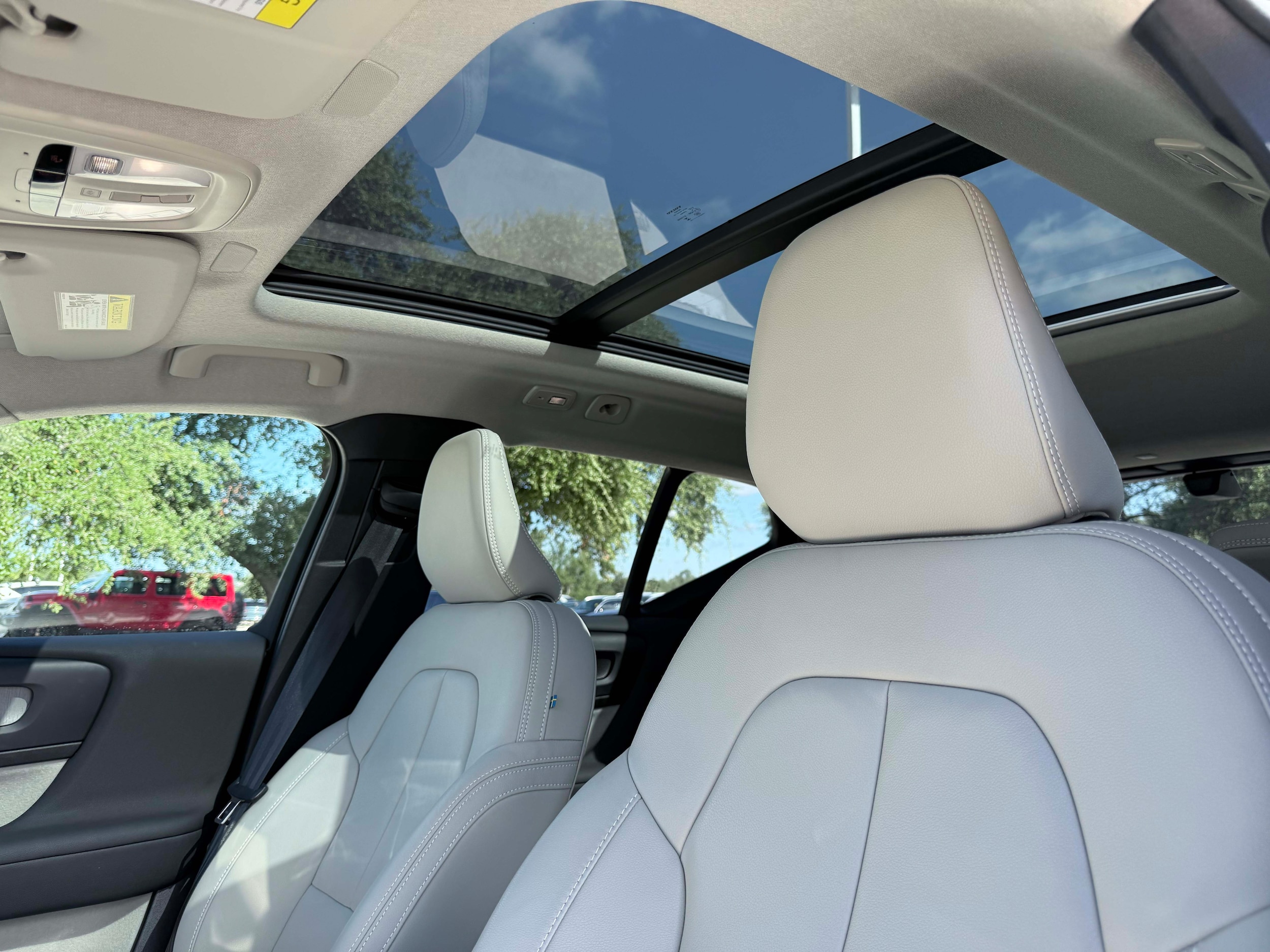 2026 Volvo XC40 Plus - Photo 14