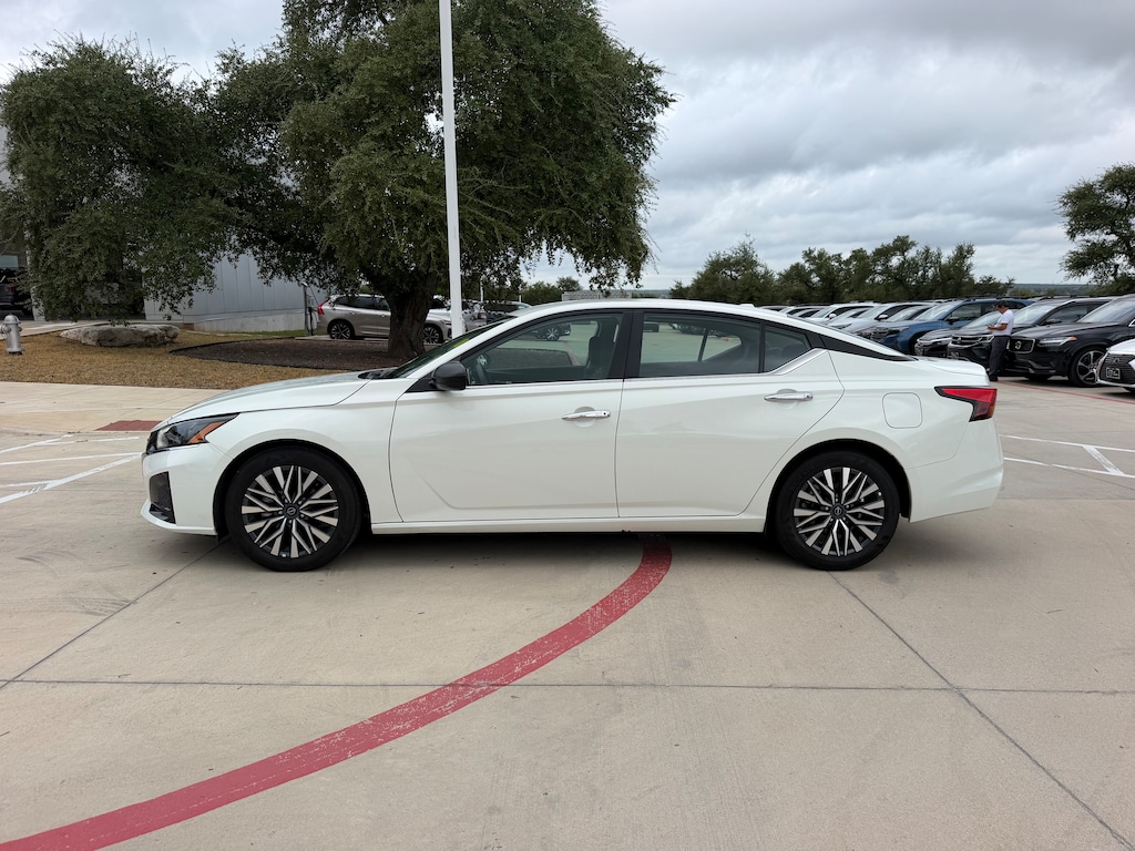 Used 2025 Nissan Altima SV Sedan