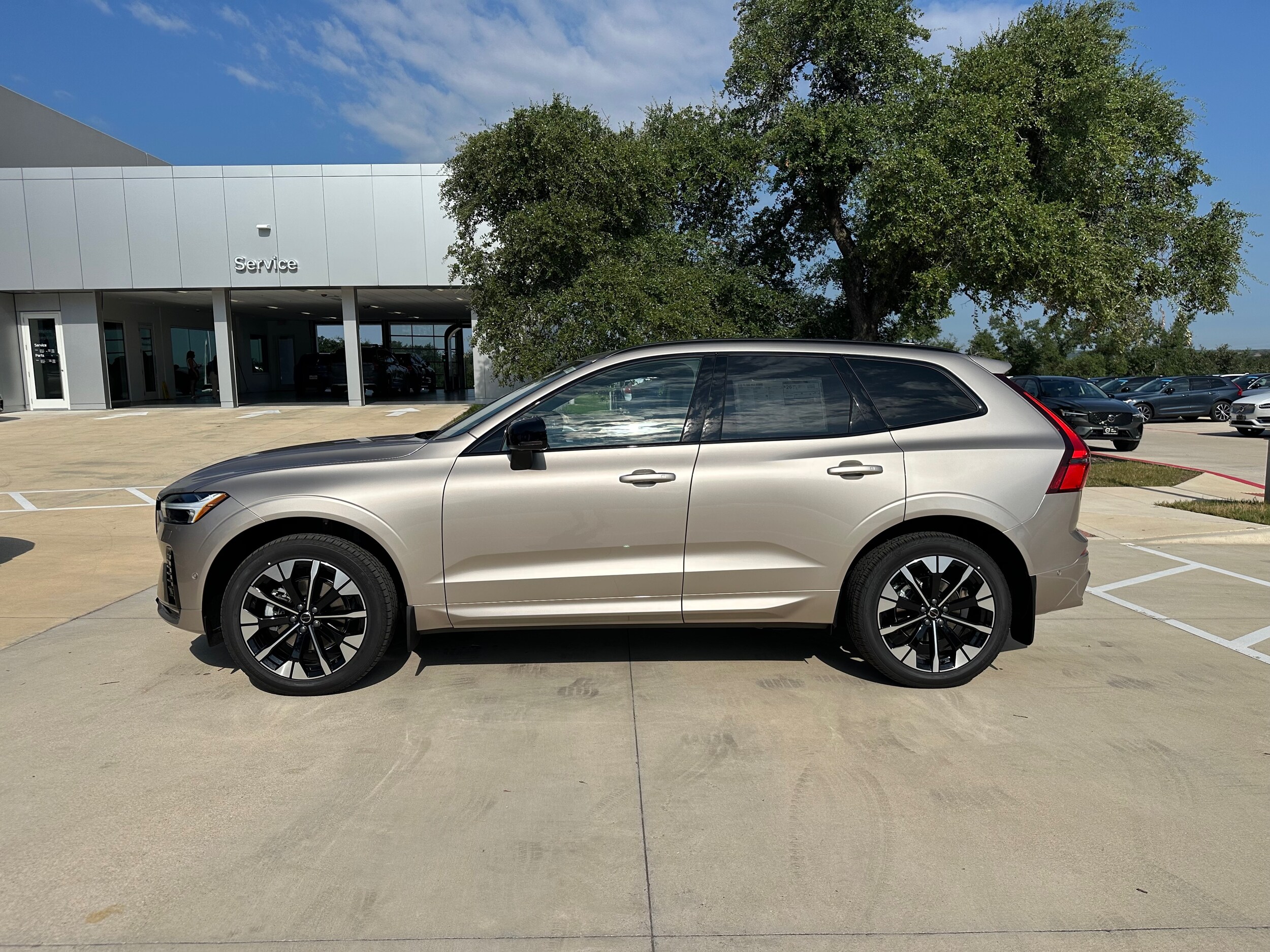 2026 Volvo XC60 B5 Plus photo 3