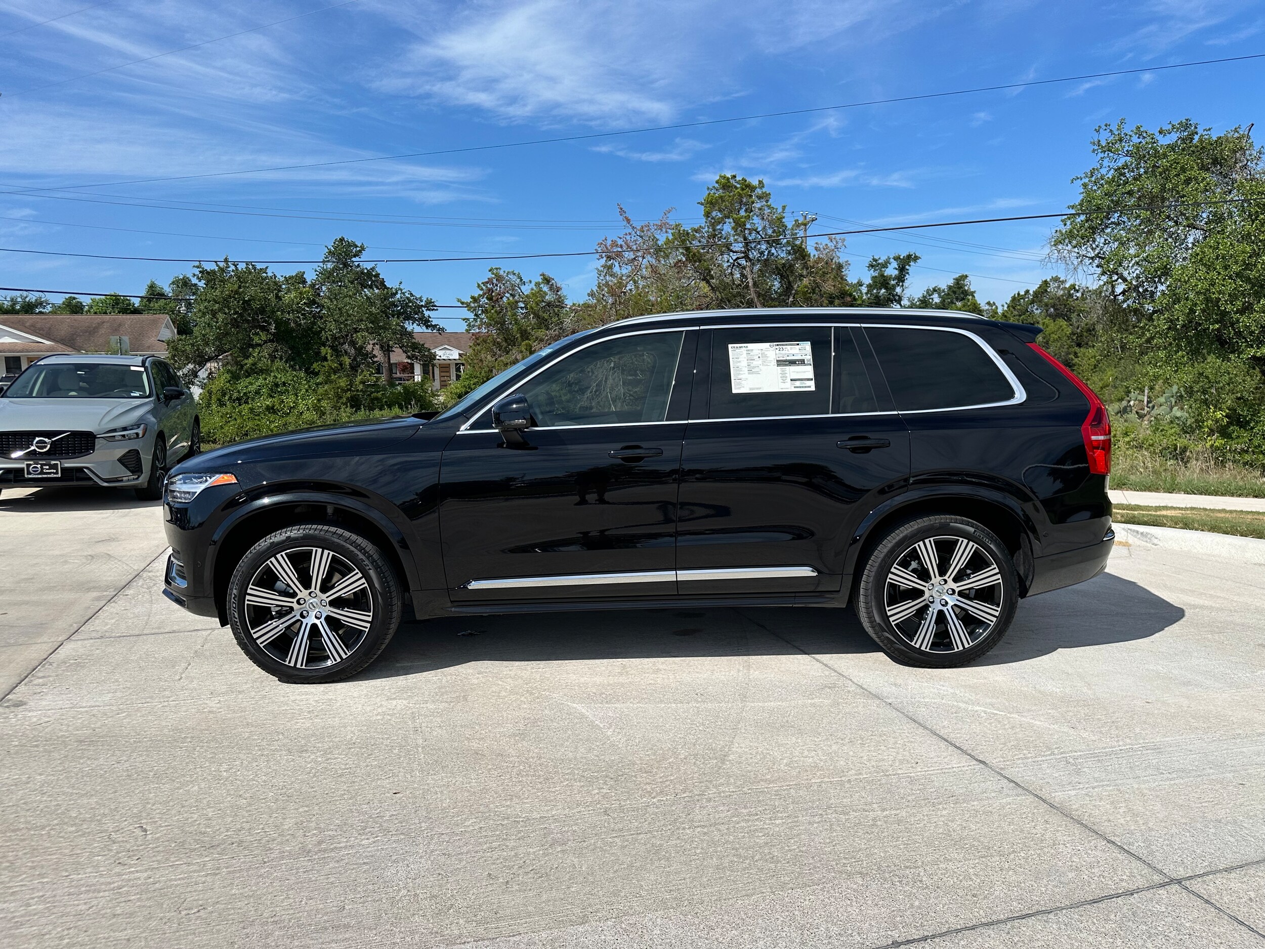 2025 Volvo XC90 Plus photo 2