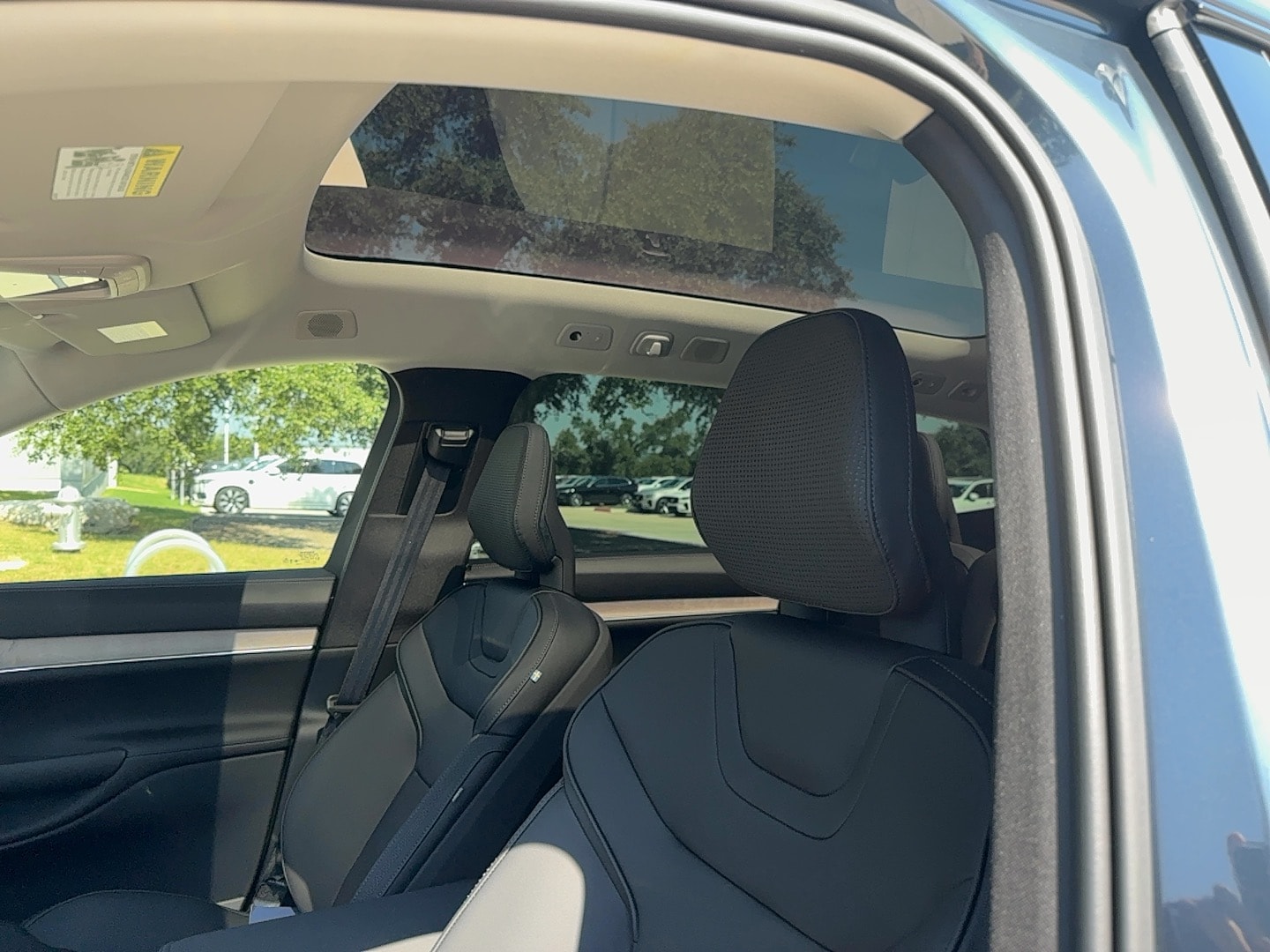 2025 Volvo EX90 Ultra - Photo 12