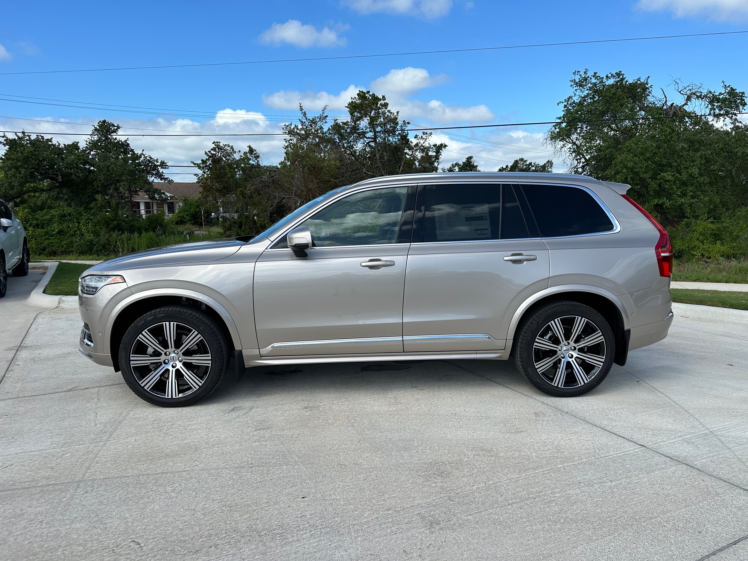 2025 Volvo XC90 Plus photo 3